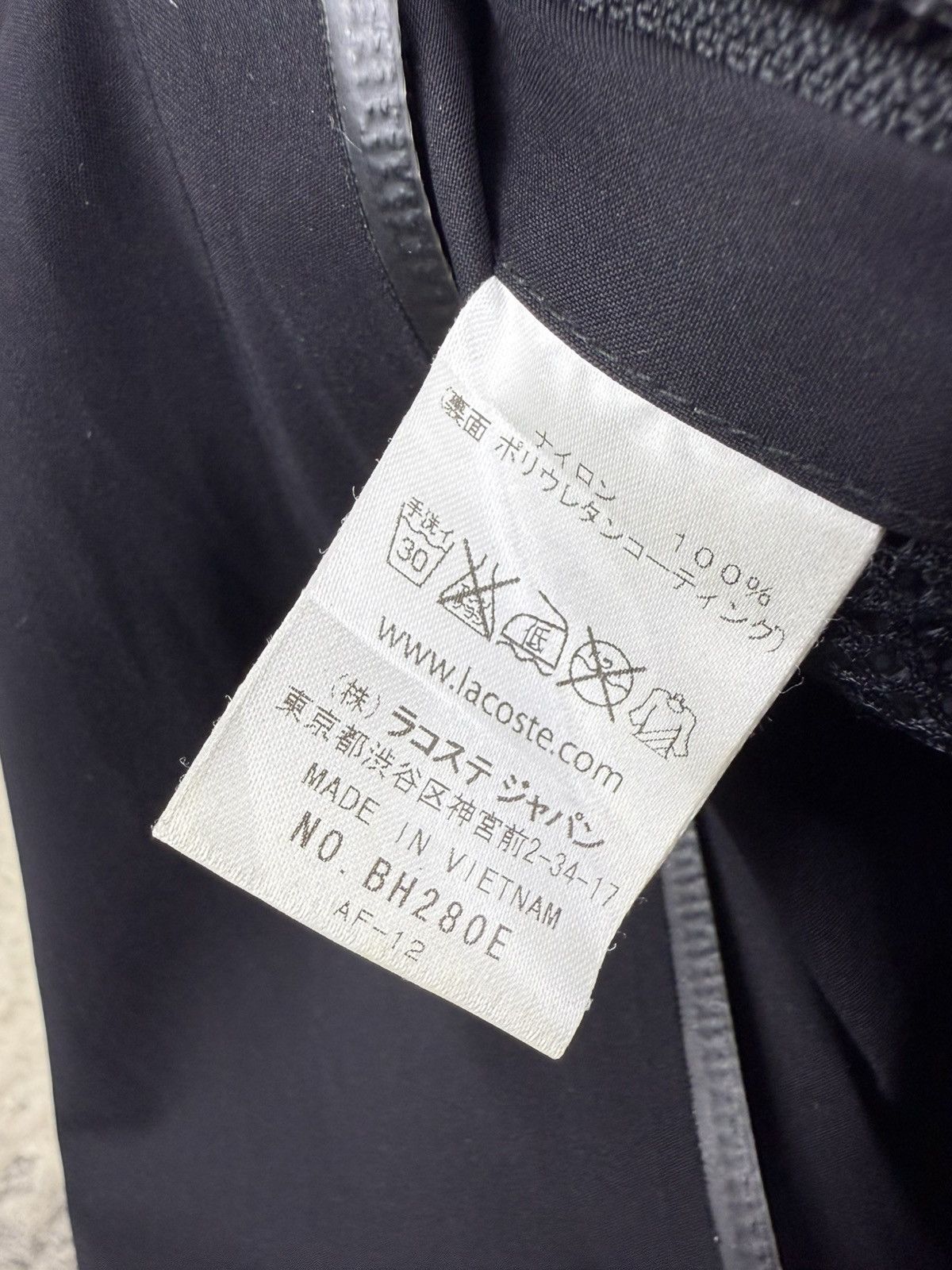 Lacoste LACOSTE All Black Edition Tonal Logo Waterproof Gorpcore Size US M / EU 48-50 / 2 - 12 Thumbnail