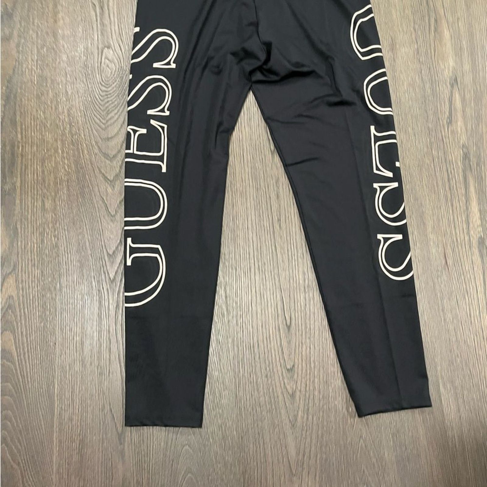 Guess NWOT Guess Black Cropped Capri Leggings Logo Print Size L Size 29" - 8 Thumbnail