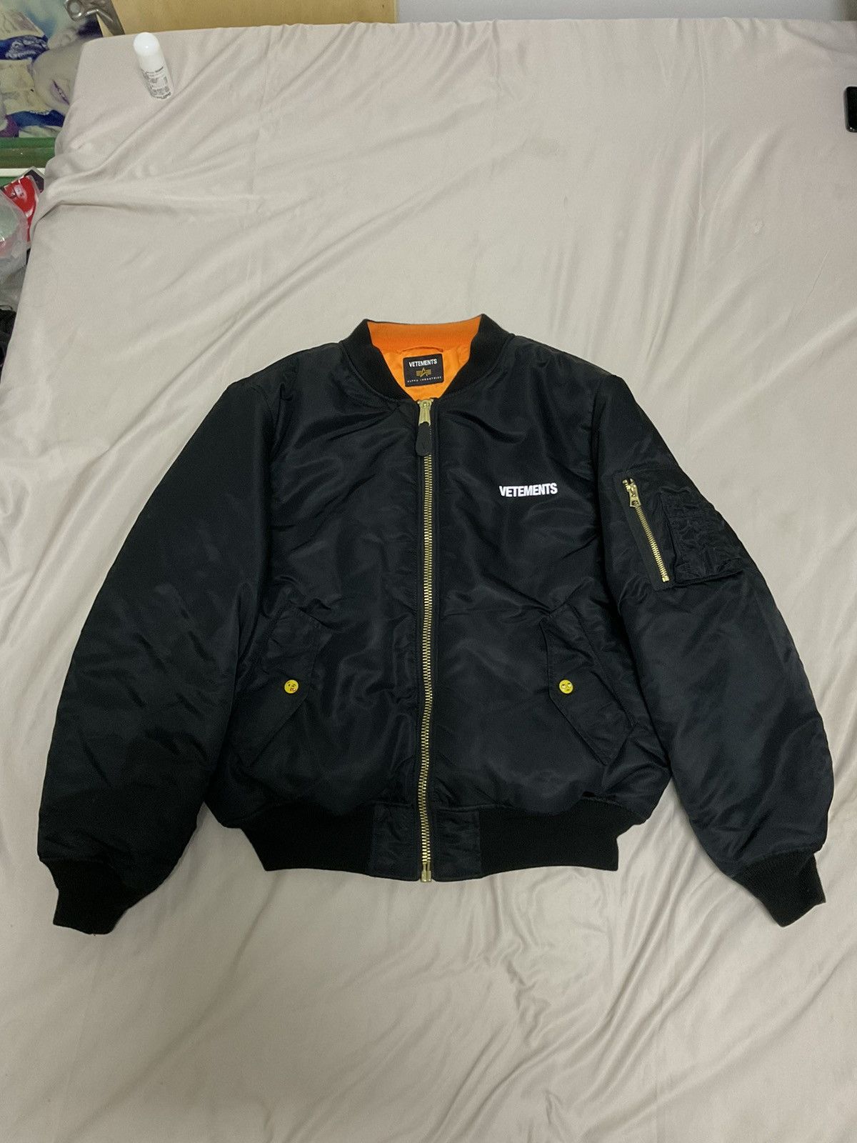Vetements Vetements x alpha industry emoji buttons reversible bomber Size US XS / EU 42 / 0 - 16 Thumbnail