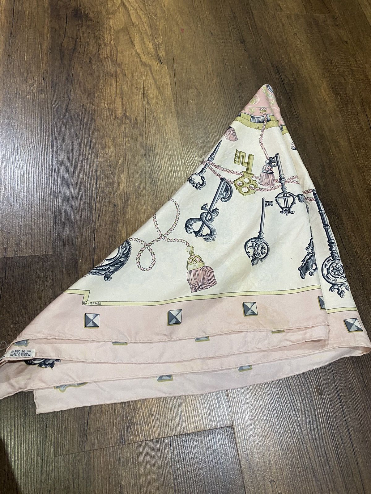 Hermes Authentic Vintage Hermes Scarf 100% Silk Size ONE SIZE - 8 Thumbnail