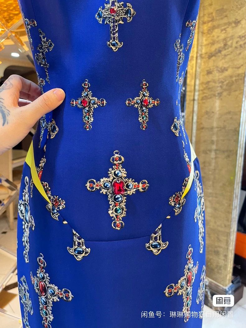 Versace Versace Three-dimensional rhinestone heavy work dress Size M / US 6-8 / IT 42-44 - 4 Thumbnail