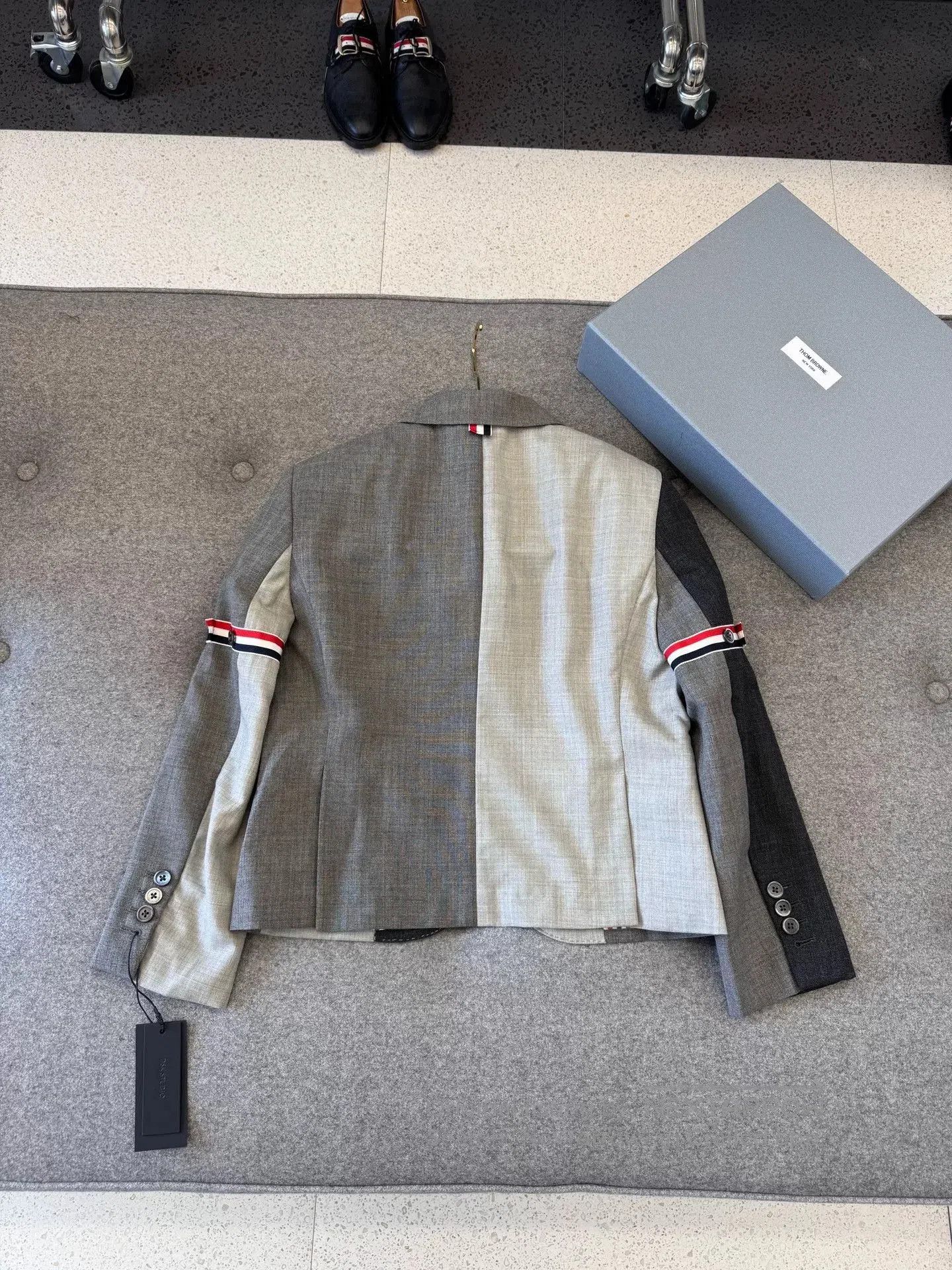 Thom Browne Thom Browne Women's Double Badge Colorblock Blazer. Size M / US 6-8 / IT 42-44 - 4 Thumbnail