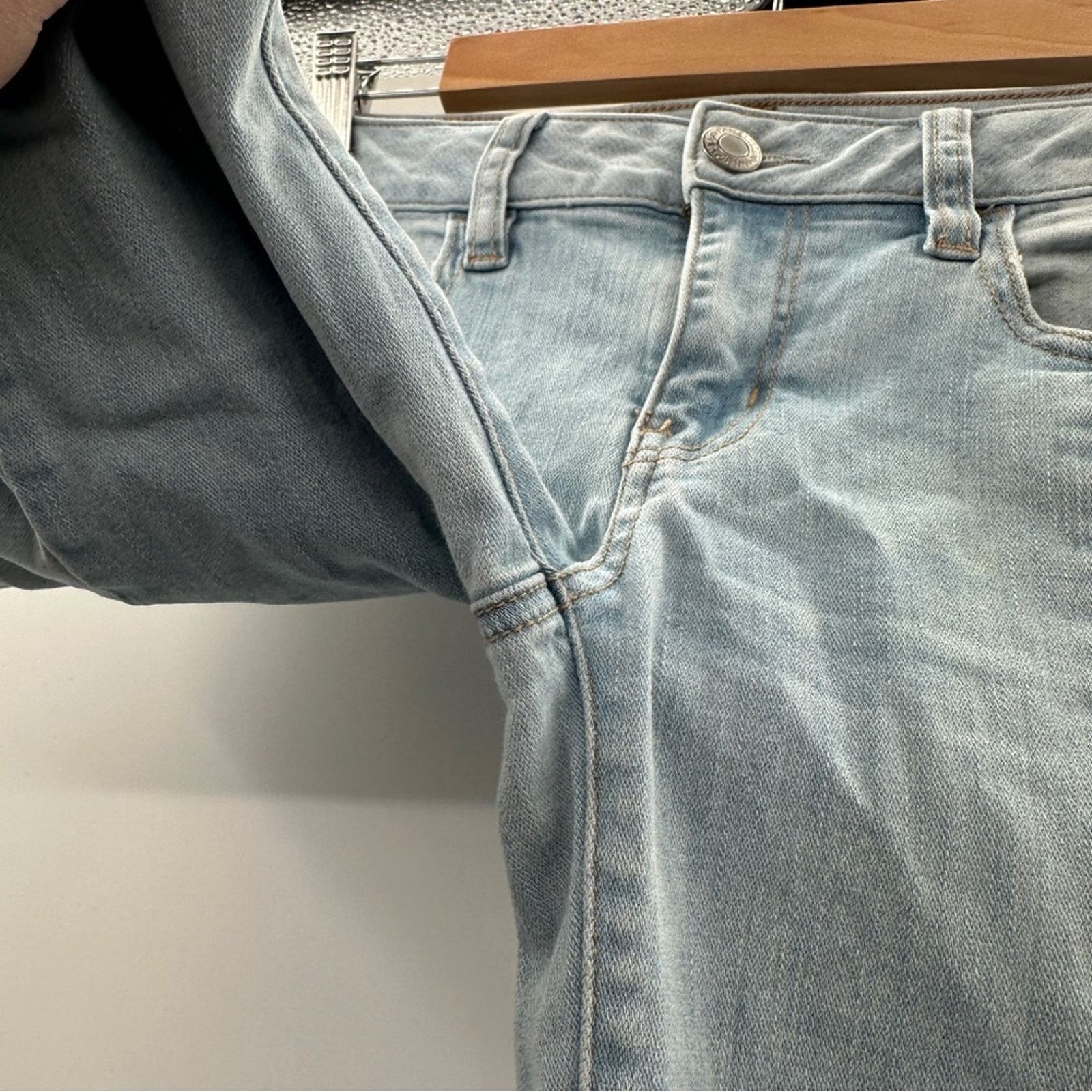American Eagle Outfitters American Eagle Light Wash Mid Rise Cropped Jegging Jean Sz 4 Size 26" / US 2 / IT 38 - 5 Thumbnail