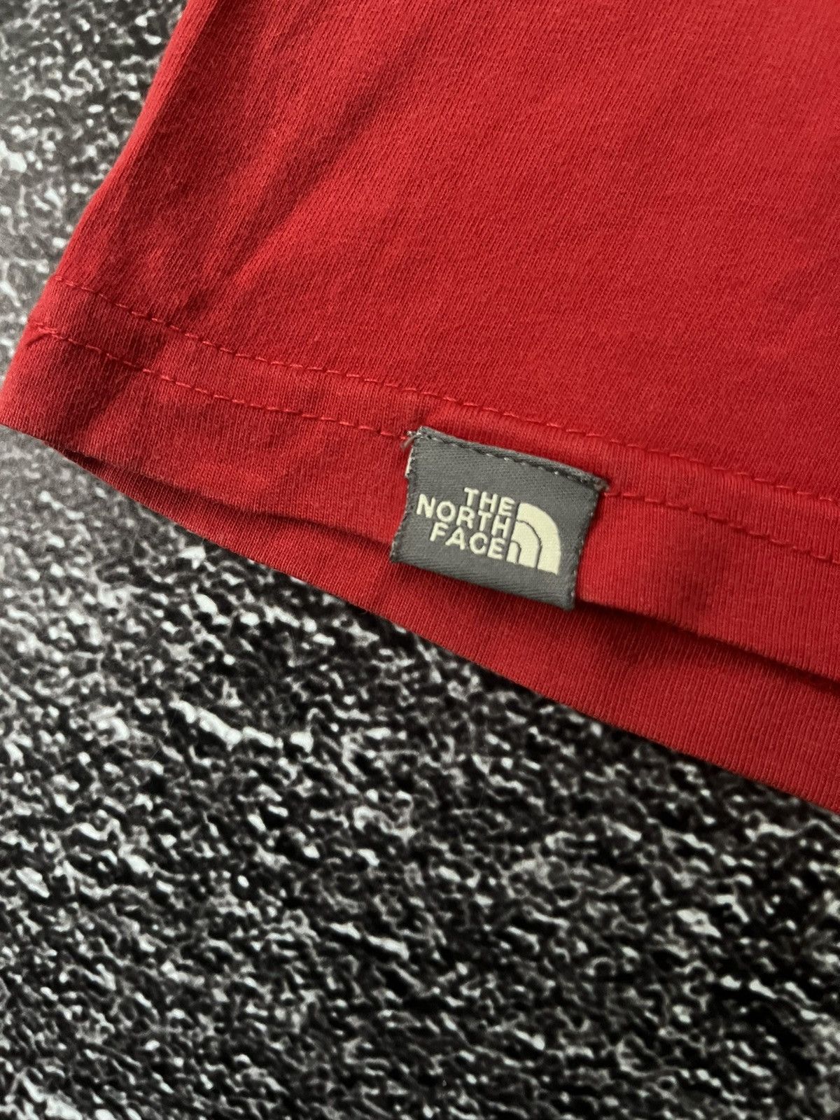 The North Face Rare The North Face Y2K Center Logo Embroidered T-shirt Size US M / EU 48-50 / 2 - 4 Thumbnail