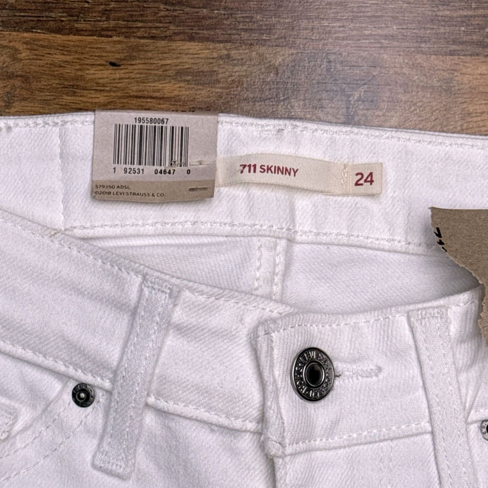 Levi's VINTAGE? No. Levi's 711 Skinny Jeans Womens 24 White Mid Rise Stretch Denim 5-Pocket Slim 26in Inseam Size 42" / US 20 - 4 Thumbnail
