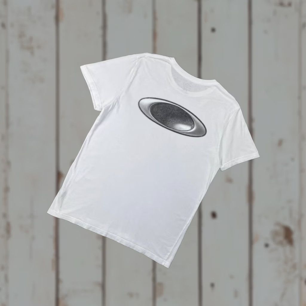 Oakley VINTAGE Oakley T Shirt Mens XL White Logo 3D Big Size US XL / EU 56 / 4 - 1 Thumbnail