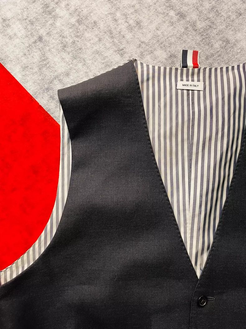 Thom Browne Thom Browne Size 3Suit vest carbon black dark grey suit 250 Size US L / EU 52-54 / 3 - 2 Thumbnail
