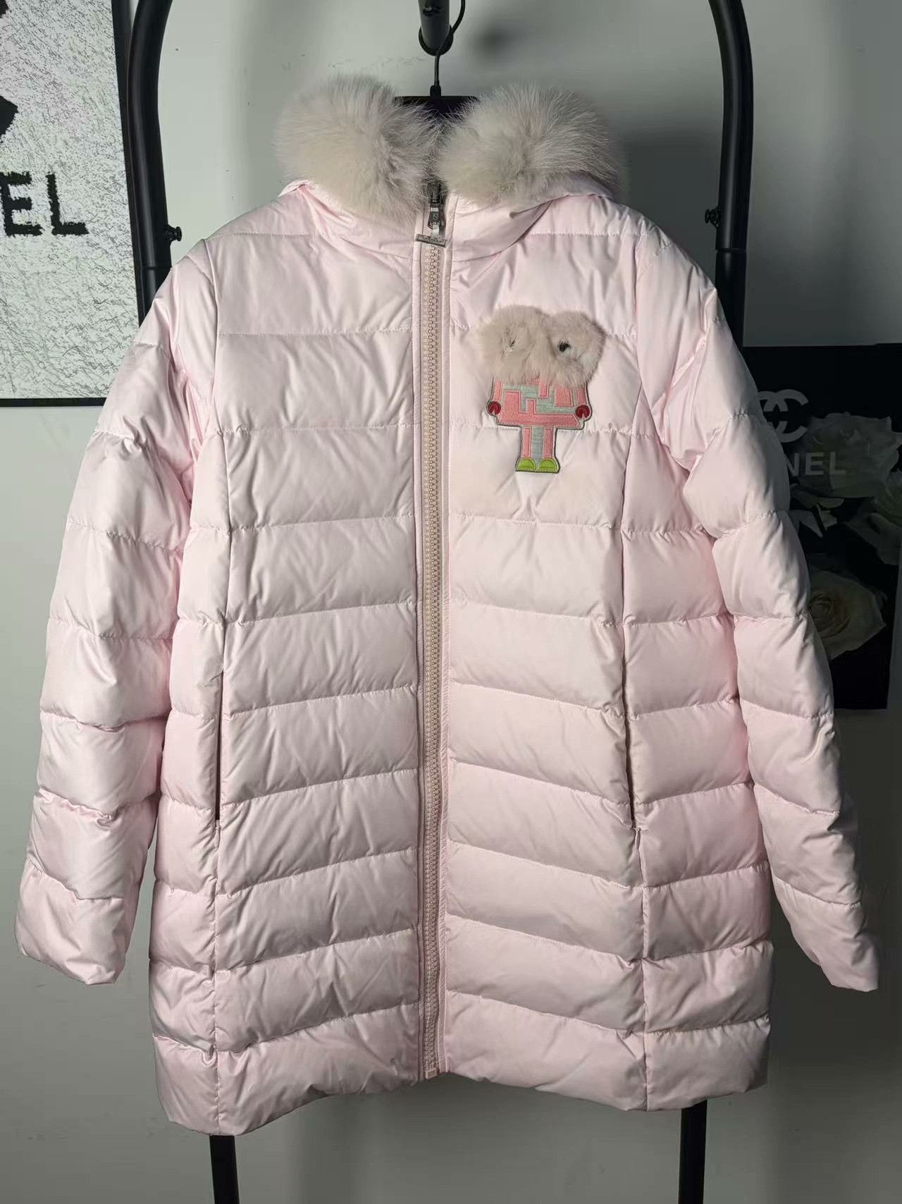 Fendi Fendi Down White Down Jacket M Women Size M / US 6-8 / IT 42-44 - 1 Thumbnail
