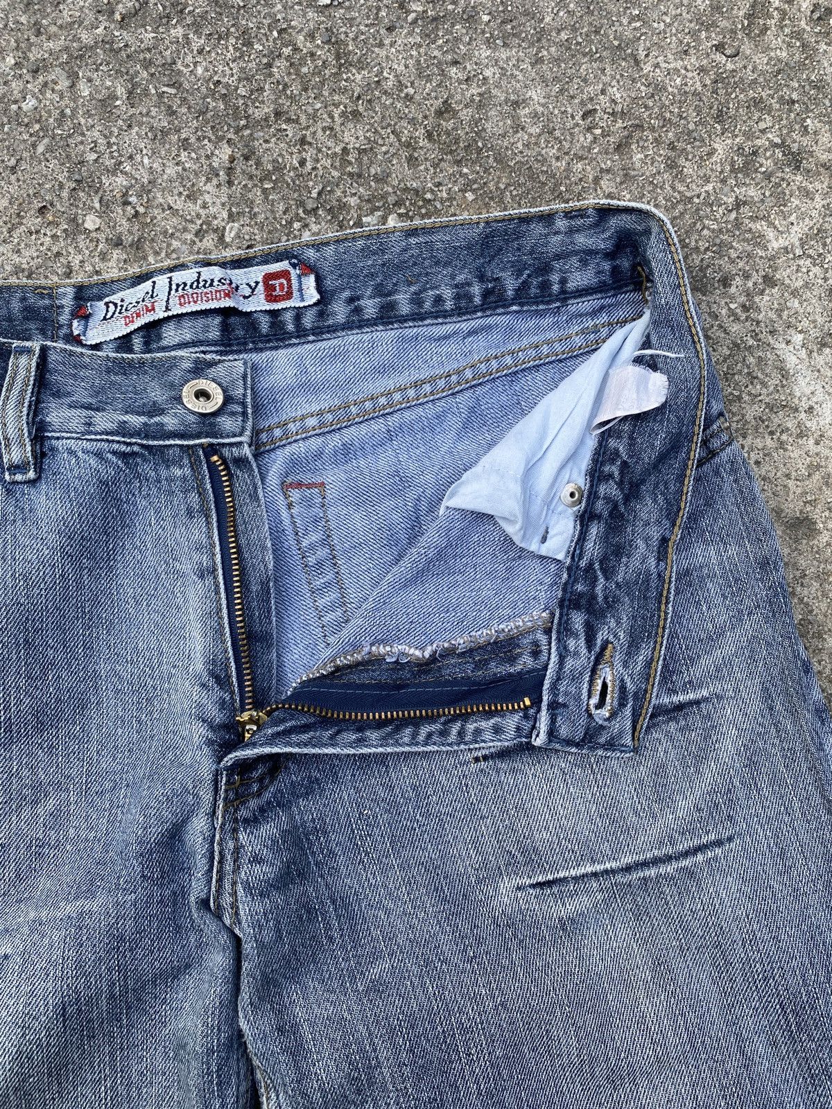 Diesel Vintage 90’s Diesel Industry Open Logo Back Pocket Jeans Size US 30 / EU 46 - 15 Thumbnail
