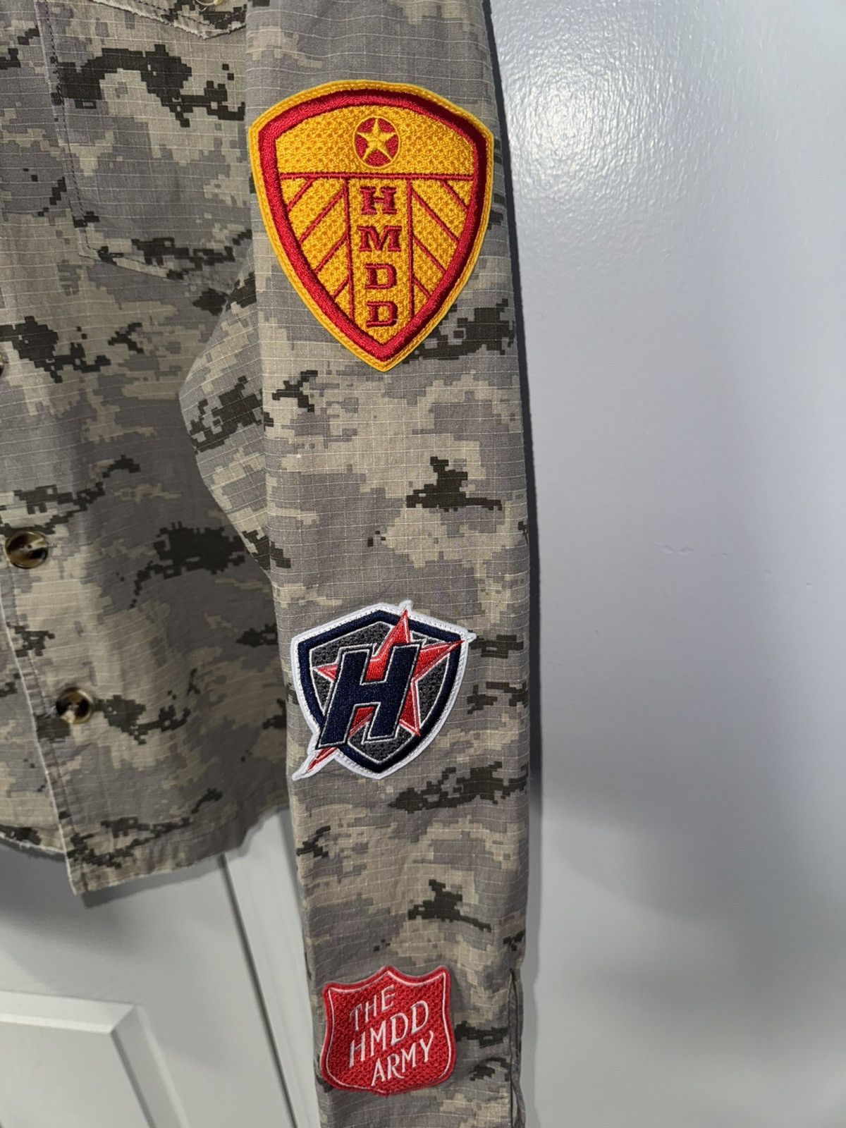 HMDD Happy Memories Don’t Die HMDD fatigue button up digi camo Size US L / EU 52-54 / 3 - 4 Thumbnail