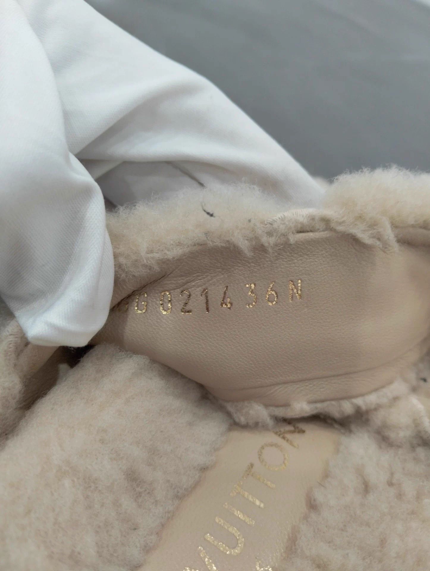 Louis Vuitton LV Xmas Limited Fur Slippers 36 Size US 5 / IT 35 - 8 Thumbnail