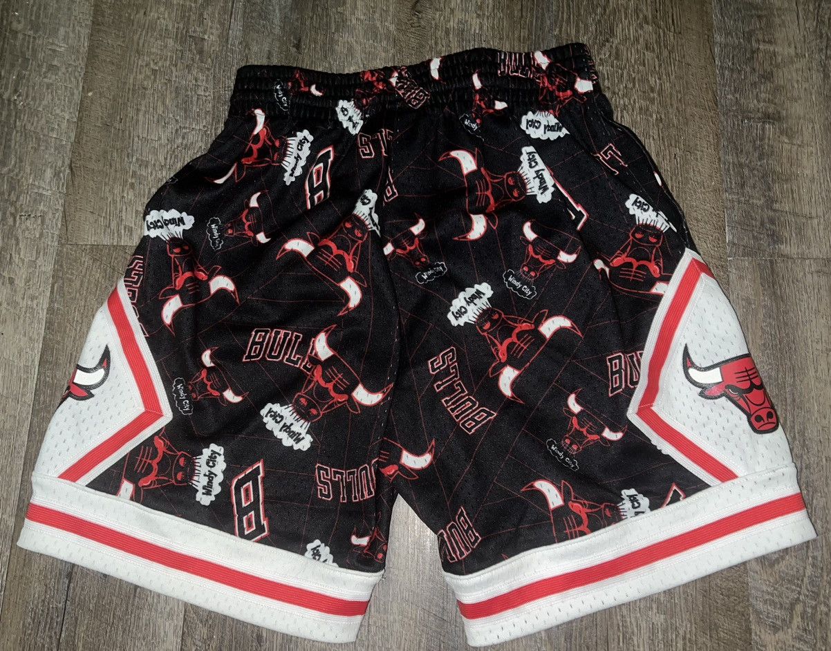 Mitchell & Ness Mitchell Ness Chicago Bulls 1996 NBA FINALS Shorts size s Size US 30 / EU 46 - 3 Thumbnail