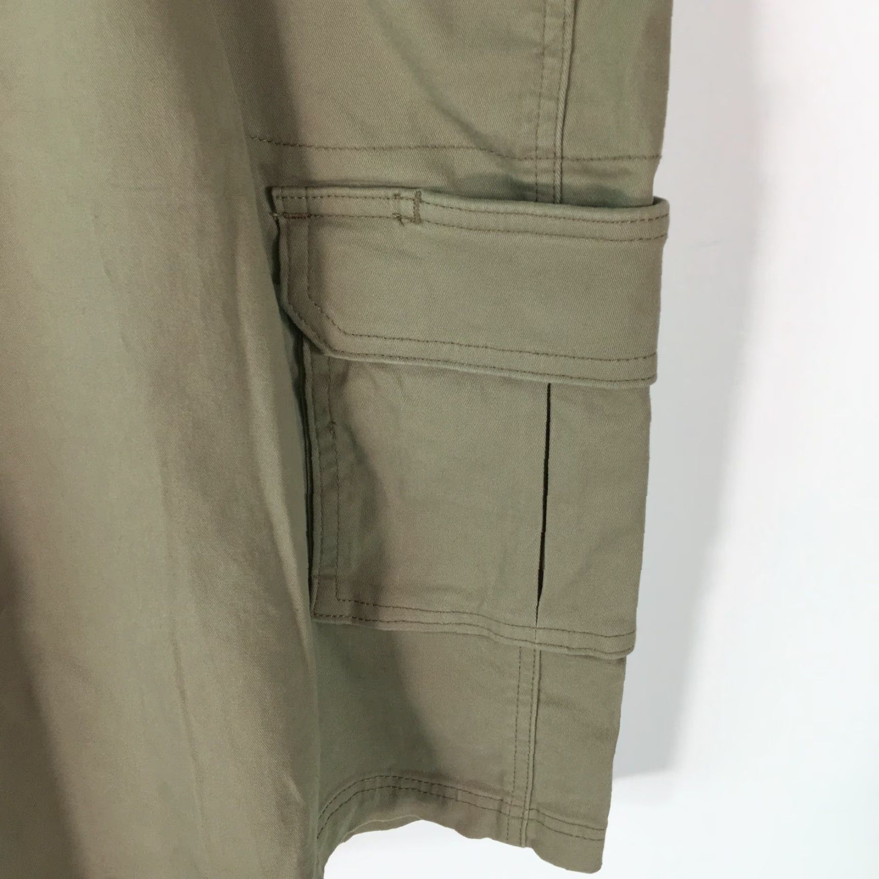Wrangler Genuine Wrangler Mens Regular Advanced Comfort Stretch Tan Cargo Shorts Size 42 Size US 44 / EU 60 - 3 Thumbnail