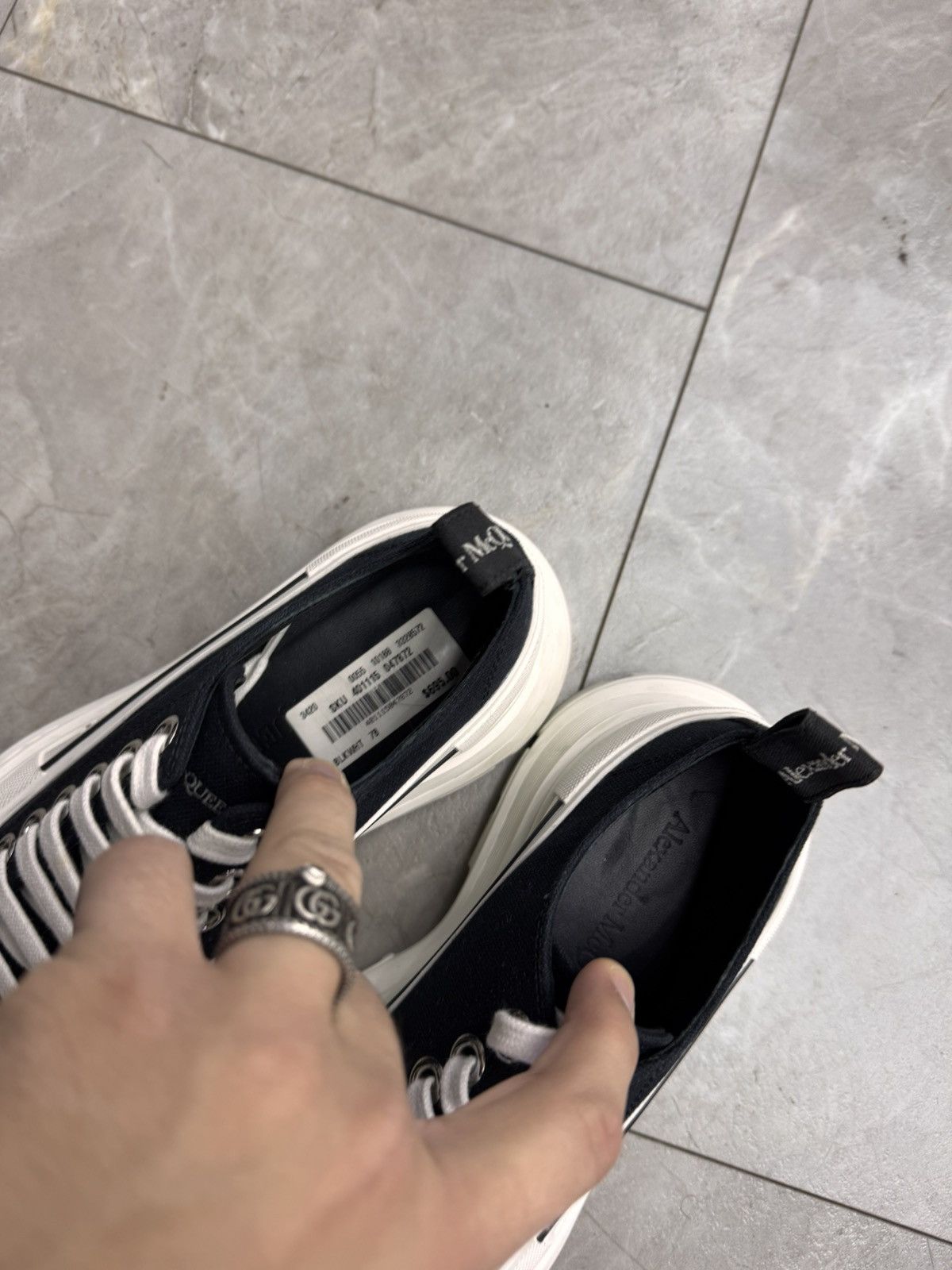 Alexander McQueen Alexander McQueen Tread Slick Low Lace Up Black Size US 7 / IT 37 - 4 Thumbnail