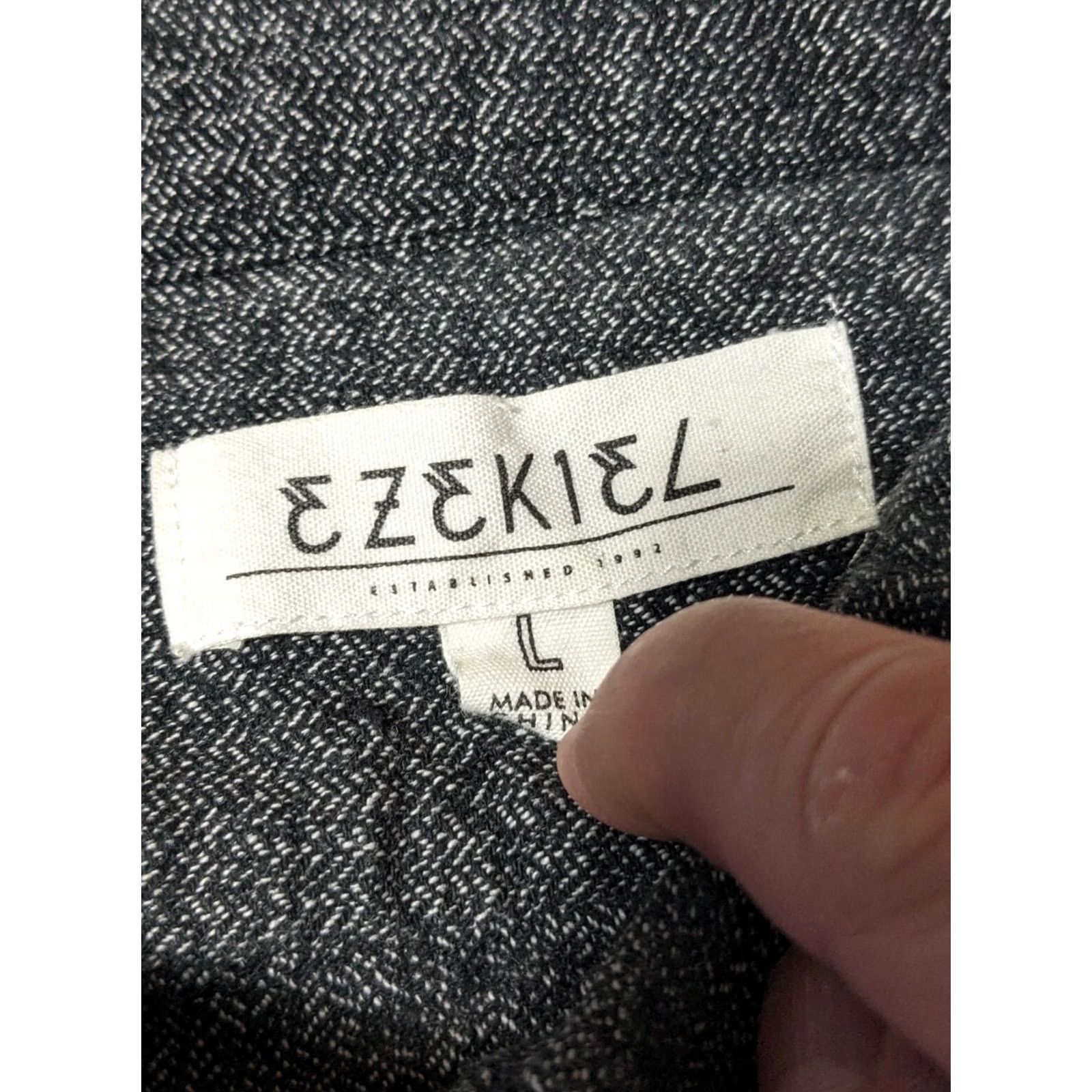 Vintage EZEKIEL Men Large Charcoal Heavy Cotton Long Sleeve Button-Down Shirt Size US L / EU 52-54 / 3 - 6 Thumbnail
