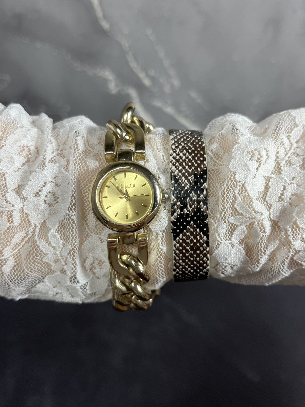 Hysteric Glamour MOHITO Gold Chain Watch, Minimalist Design, Modern Style Size ONE SIZE - 1 Thumbnail