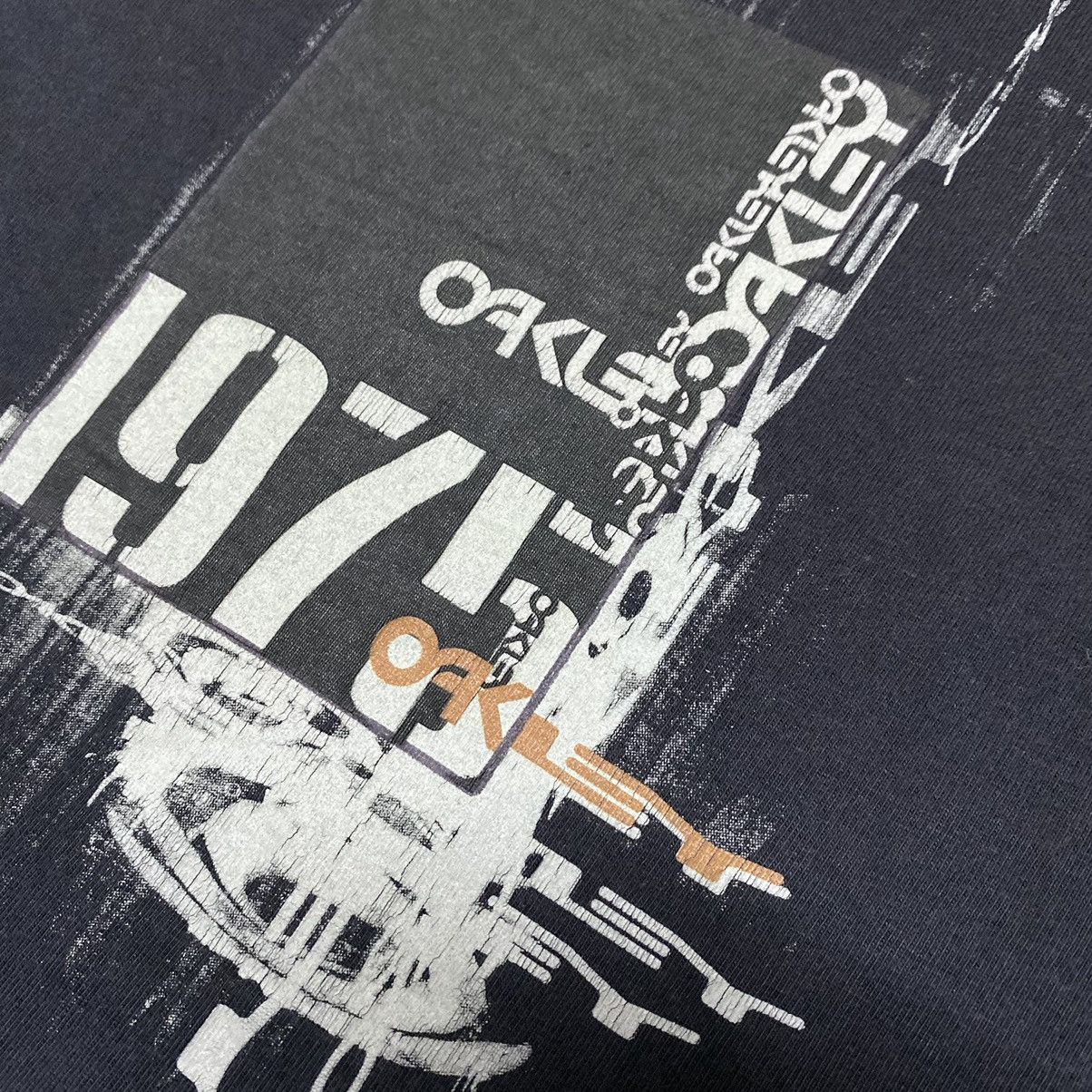 Oakley Vintage Oakley 1975 Center Print Streetwear T Shirt Size US XL / EU 56 / 4 - 6 Thumbnail