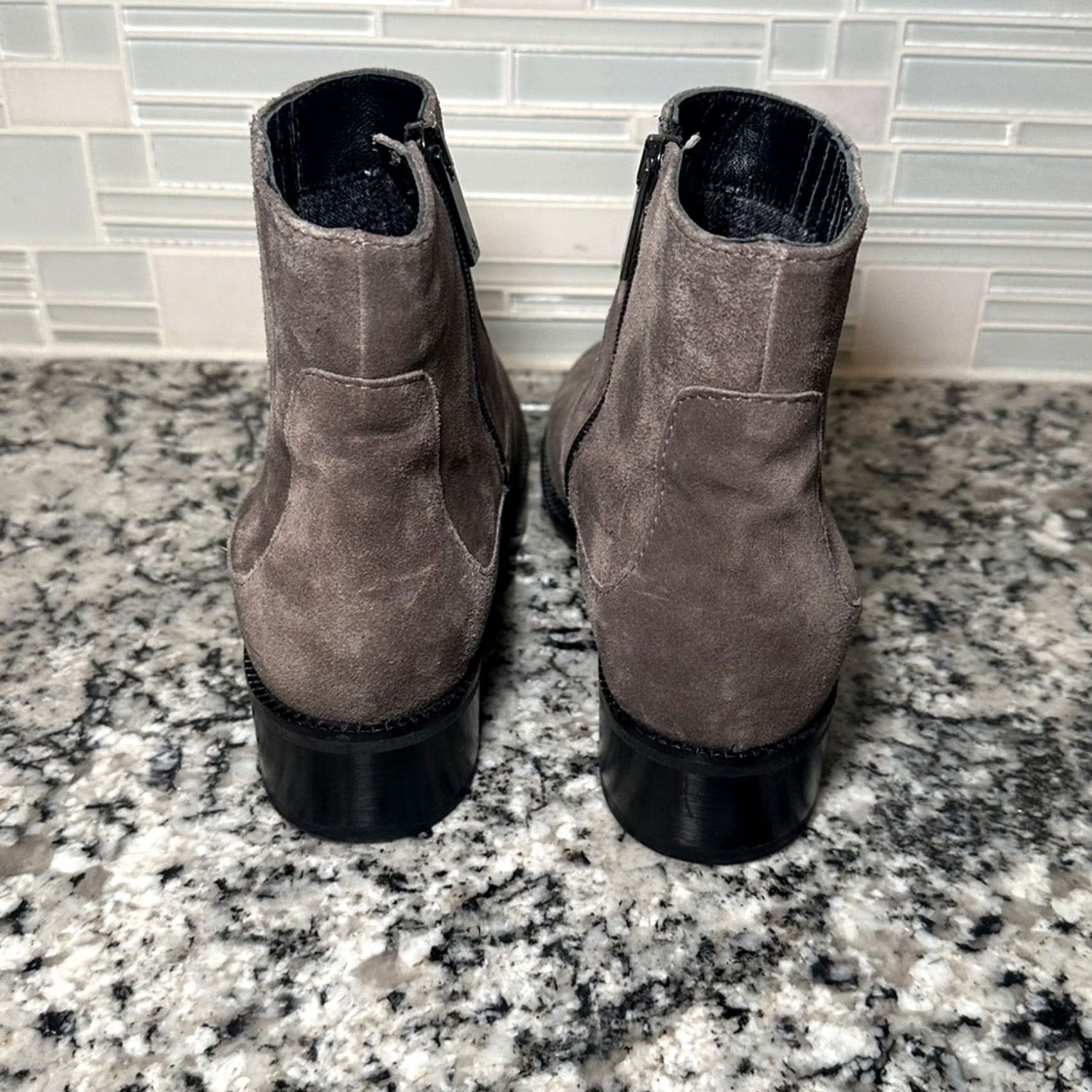 Aquatalia VINTAGE Aquatalia Oribella Suede Made in Italy Ankle Boots 8.5 Gray Women Bootie 6.5" MS7906 Size US 9 / IT 39 - 4 Thumbnail