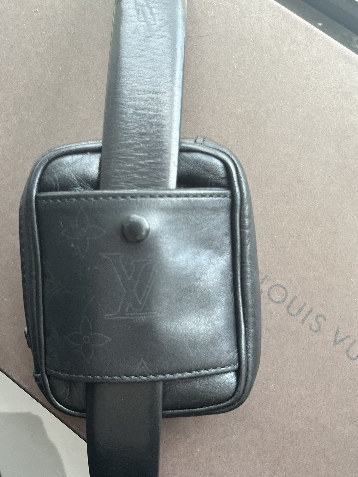 Louis Vuitton LV Bloomington Cigarette Pochette in Black Monogram Leather Size ONE SIZE - 11 Thumbnail