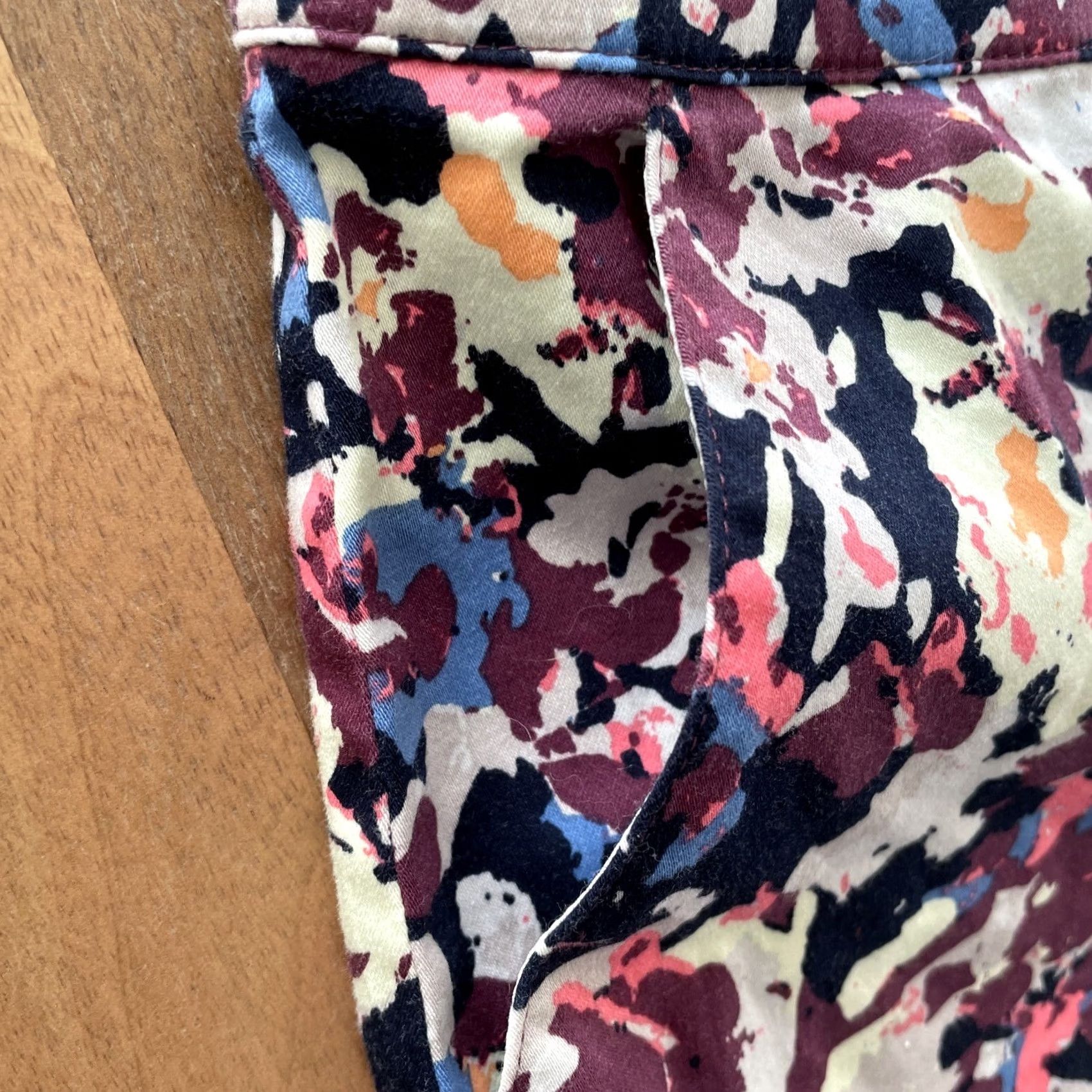 St. John St. John Paint Splatter Ankle Pants Women’s Size 2 Stretch Multicolor USA 27x26 Knit Tapered Regular Pants Mens? Women? Size 26" / US 2 / IT 38 - 5 Thumbnail