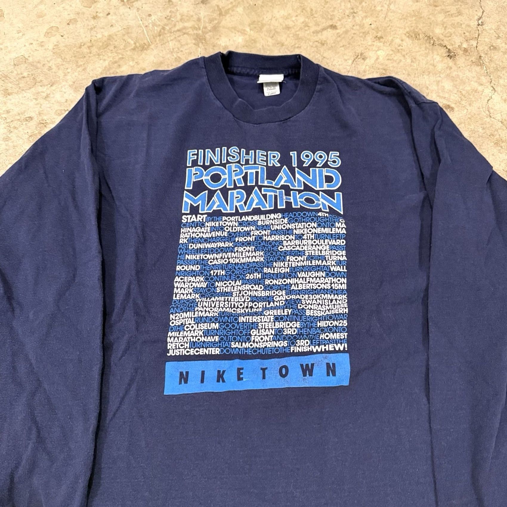 Nike VINTAGE Nike Niketown Portland Marathon Shirt XL BLUE Long Sleeve Crew Neck Mens 1990s USA MARKINGS Size US XL / EU 56 / 4 - 5 Thumbnail