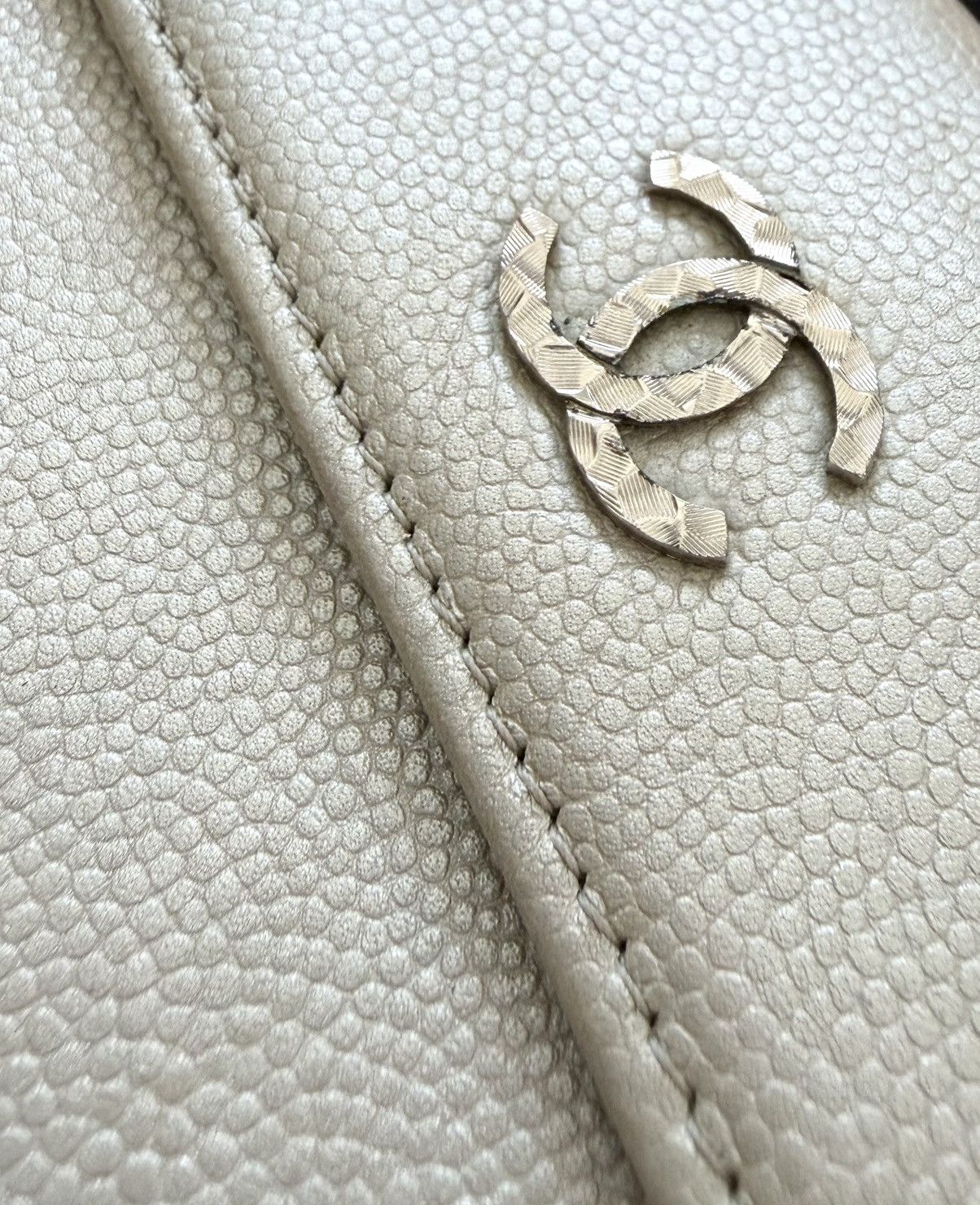 Chanel 2000s Chanel Pearl Silver ‘CC’ Caviar Leather Bifold Wallet Size ONE SIZE - 2 Thumbnail