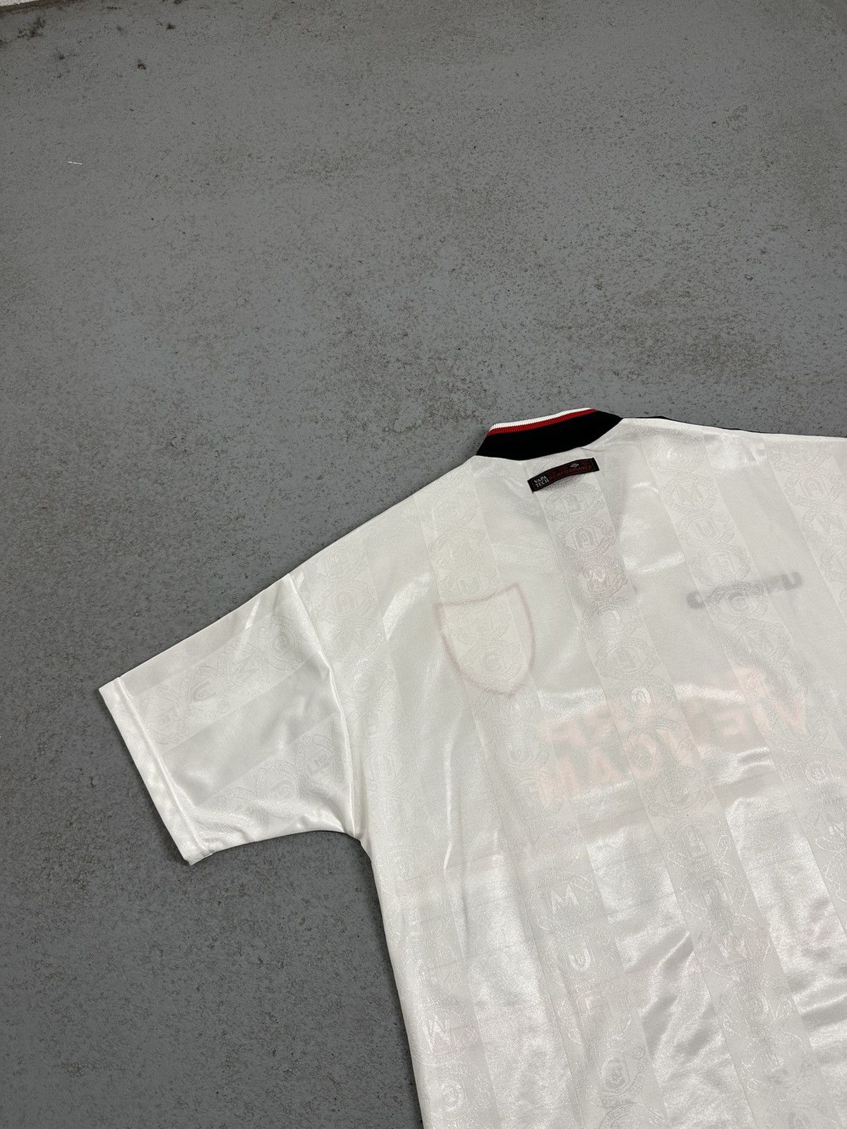 Umbro Vintage 1997/99 Umbro Manchester United Away Soccer Jersey Size US L / EU 52-54 / 3 - 13 Thumbnail