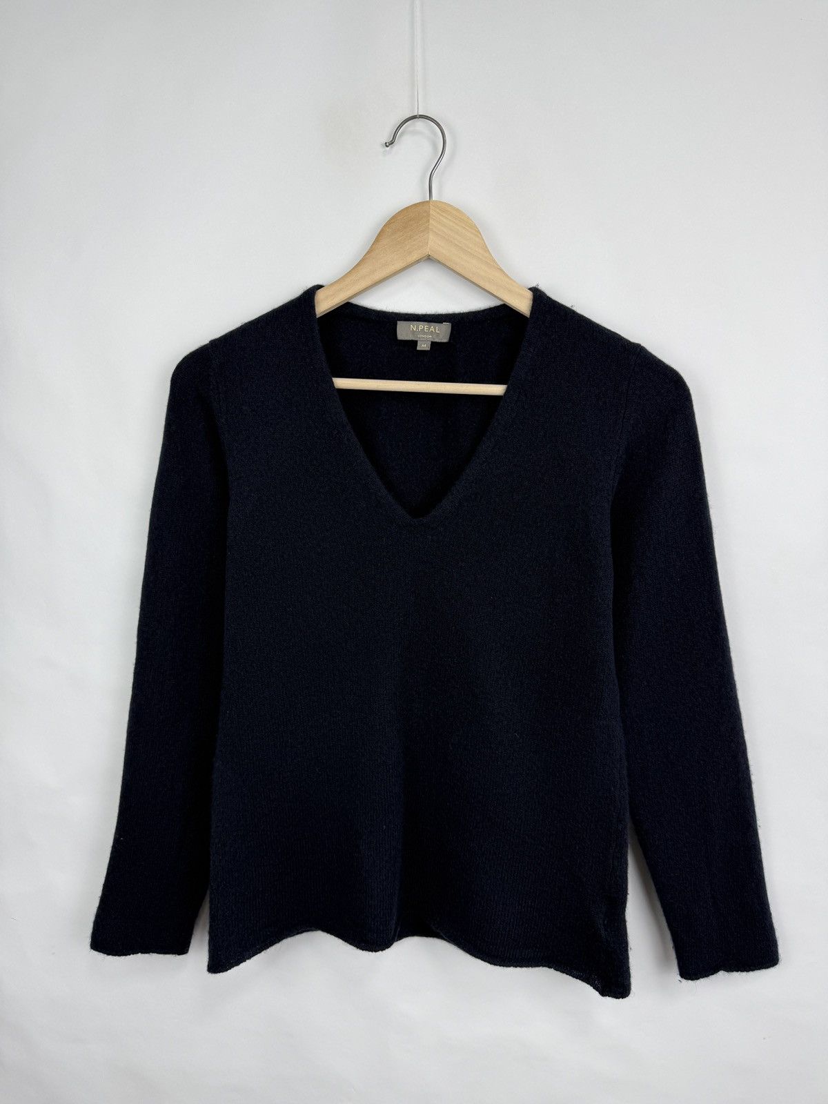 N.Peal 🇬🇧 N.Peal London 100% Cashmere Navy V Neck Sweater Rare Size M / US 6-8 / IT 42-44 - 2 Thumbnail