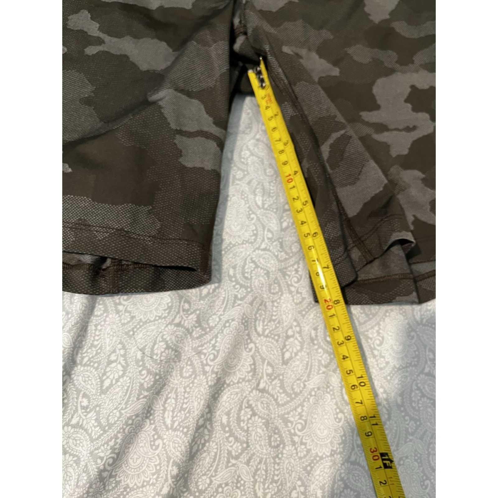 Lululemon Lululemon T.H.E. Short 9” Camo Men’s Medium Est Drawstring Size US 30 / EU 46 - 10 Thumbnail
