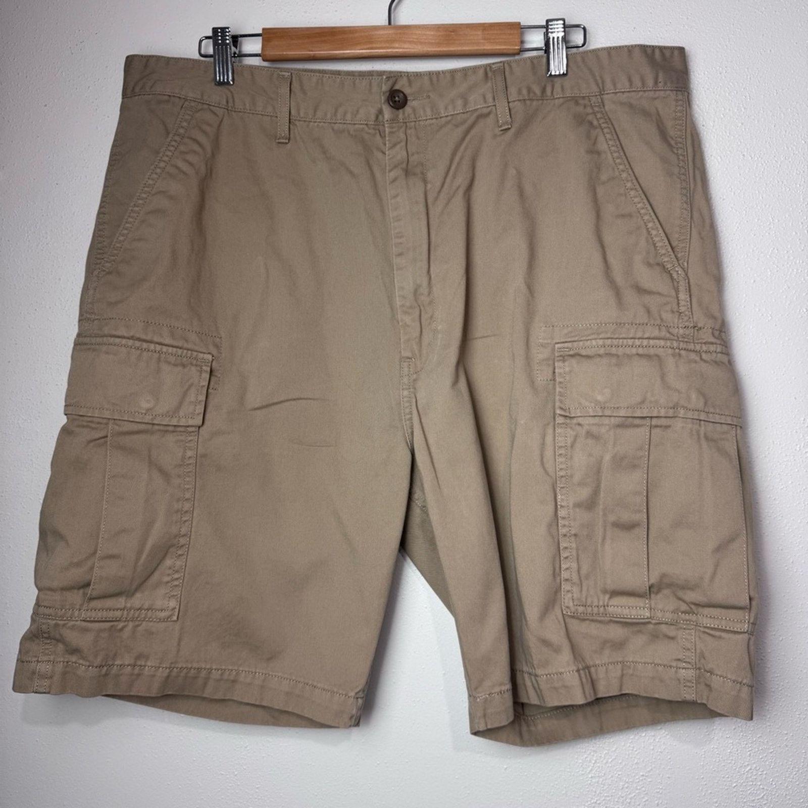 Levi's Levi’s Tan Cotton Front Pocket Cargo Shorts Men’s Size 40 Size US 40 / EU 56 - 8 Thumbnail