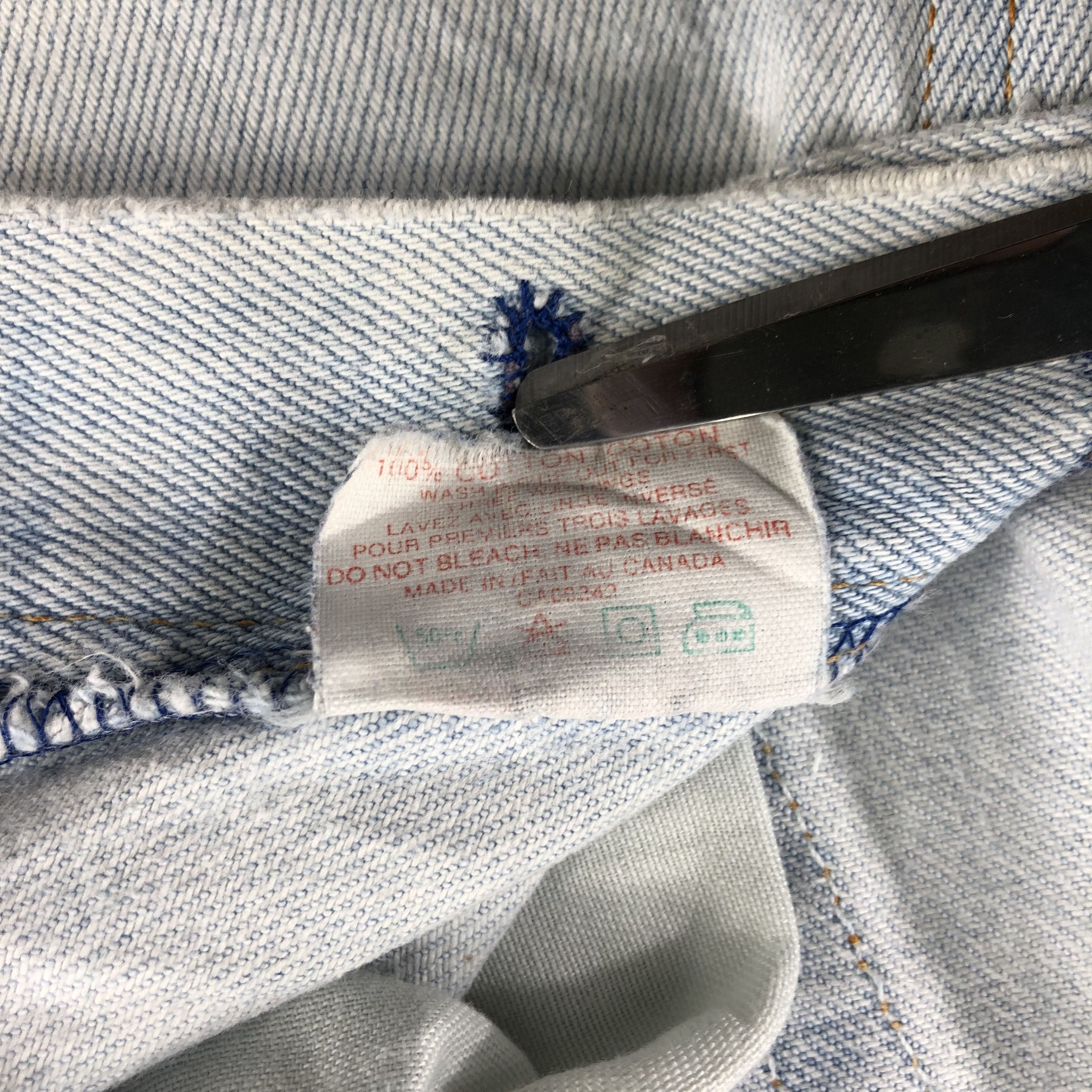 Levi's 90s Vintage Light Wash Levis 501 Jeans-J2621 Size US 32 / EU 48 - 14 Thumbnail