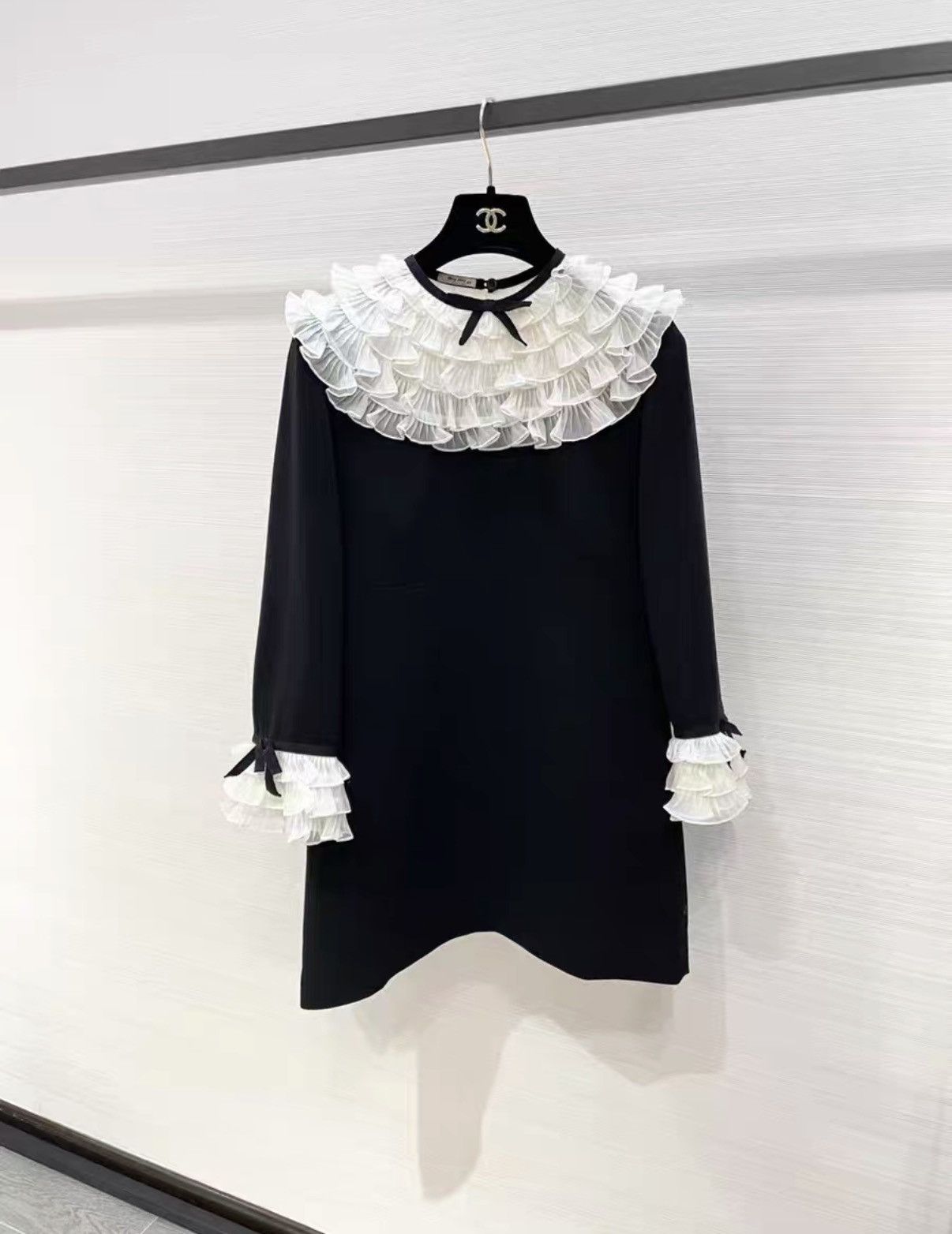 Miu Miu Miu Miu Classic Black & White Ruffled Dress J33 Size S / US 4 / IT 40 - 1 Thumbnail