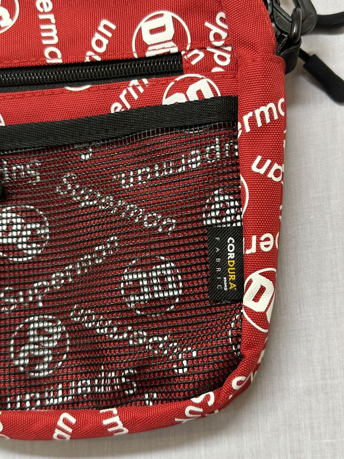 DC Superman-themed crossbody bag pattern Superman and "DC". Size ONE SIZE - 6 Thumbnail