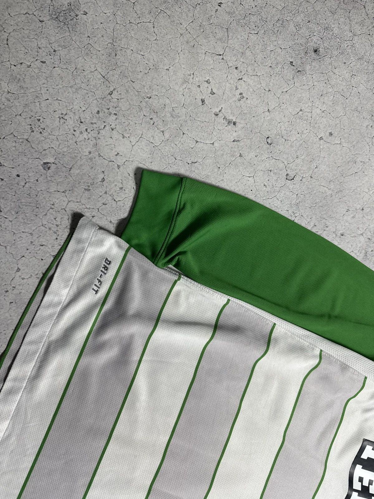 Nike Nike FC Celtic 2011/2012 Vintage Soccer Jersey Long Sleeve Size US M / EU 48-50 / 2 - 2 Thumbnail