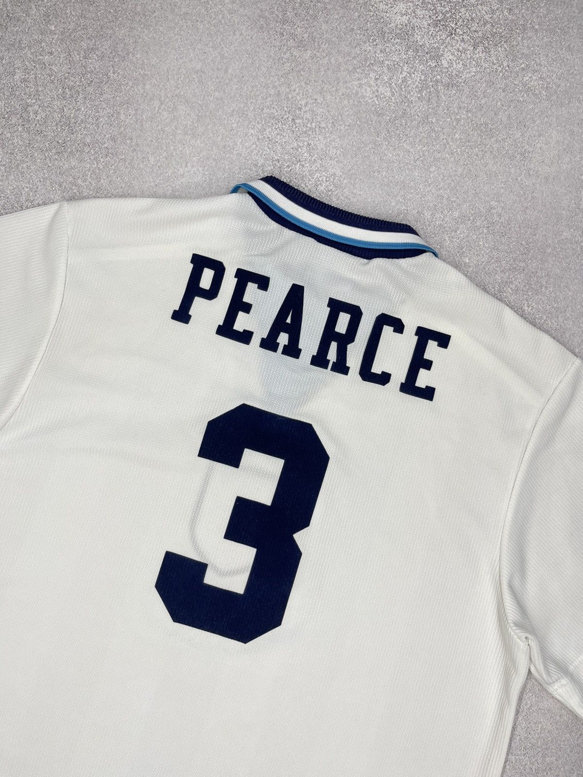 Umbro Vintage Umbro England 1996 Stuart Pearce 3 Soccer Jersey Y2K Size US L / EU 52-54 / 3 - 8 Thumbnail