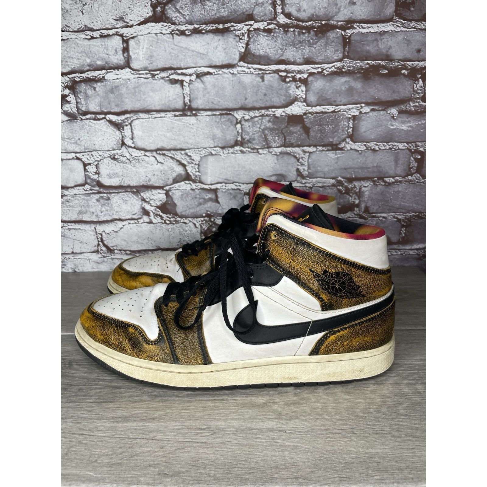 Jordan Brand Air Jordan 1 SE Mid Wear Away Taxi Basketball Shoes Men 13M Size US 13 / EU 46 - 6 Thumbnail