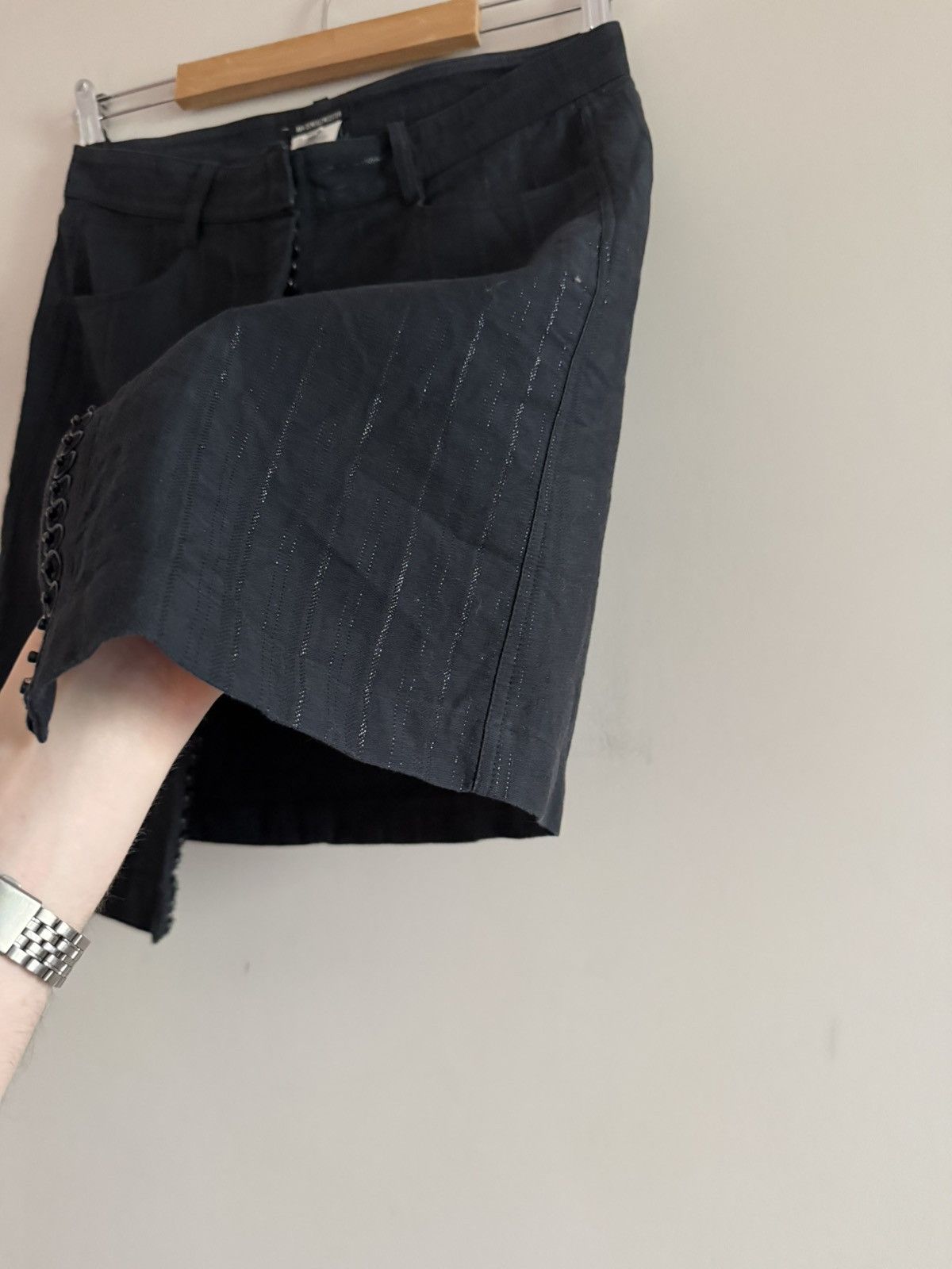Ann Demeulemeester Ann Demeulemeester Button Detail Mini Skirt Black Size 27" / US 4 / IT 40 - 5 Thumbnail