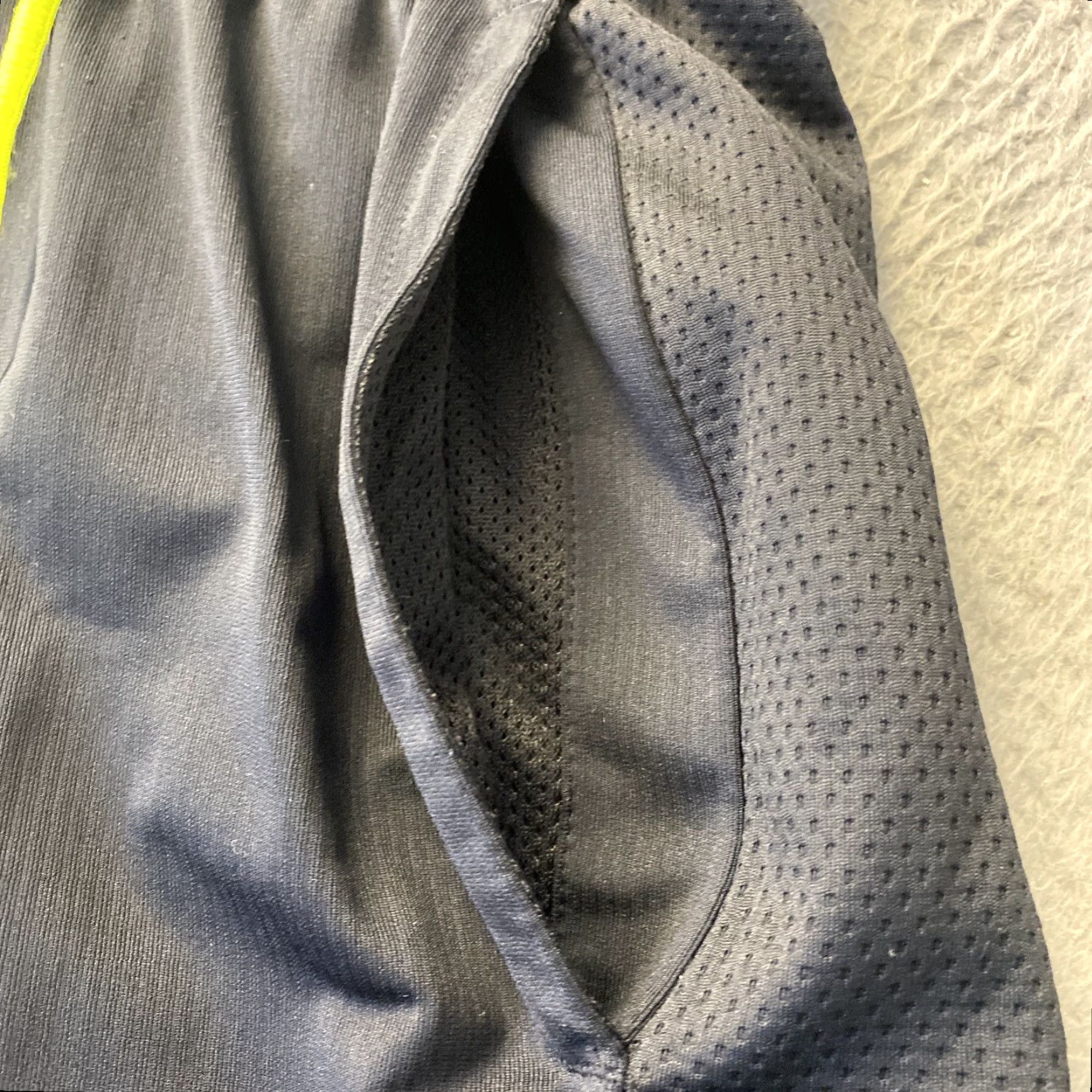 Under Armour Under Armour Shorts Basketball Running Athletic Mens S Black 28 in Waist 37-67 Model 37-67 Size US 29 - 4 Thumbnail