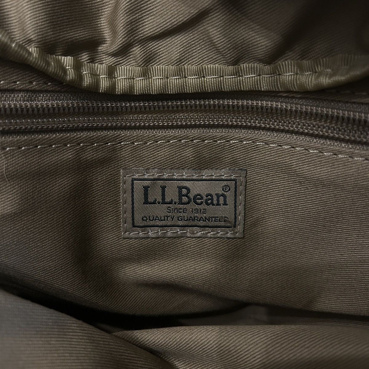 L.L. Bean Love and Other Drugs ‘09 Crew vintage L.L.Bean Messenger Bag Size ONE SIZE - 7 Thumbnail