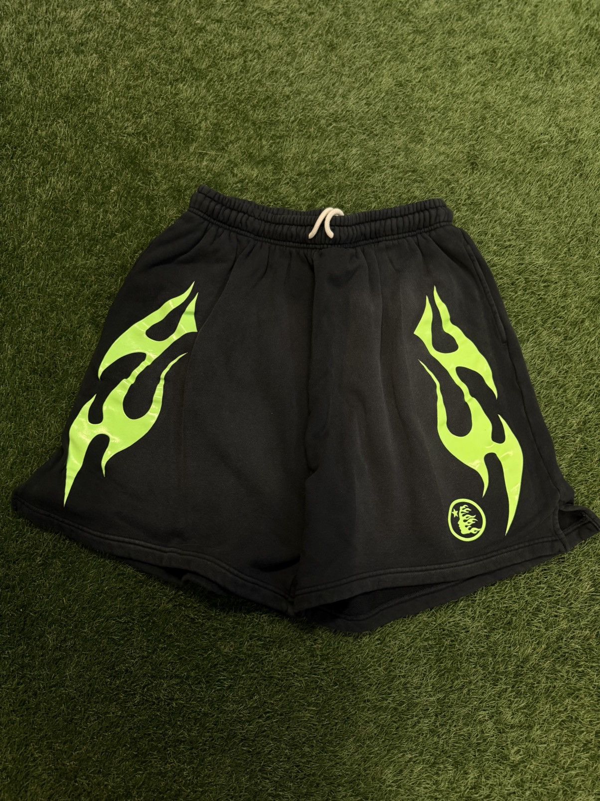 HELLSTAR Hellstar Flame Shorts Black Green Size XL (Brand NEW) Size US 34 / EU 50 - 4 Thumbnail