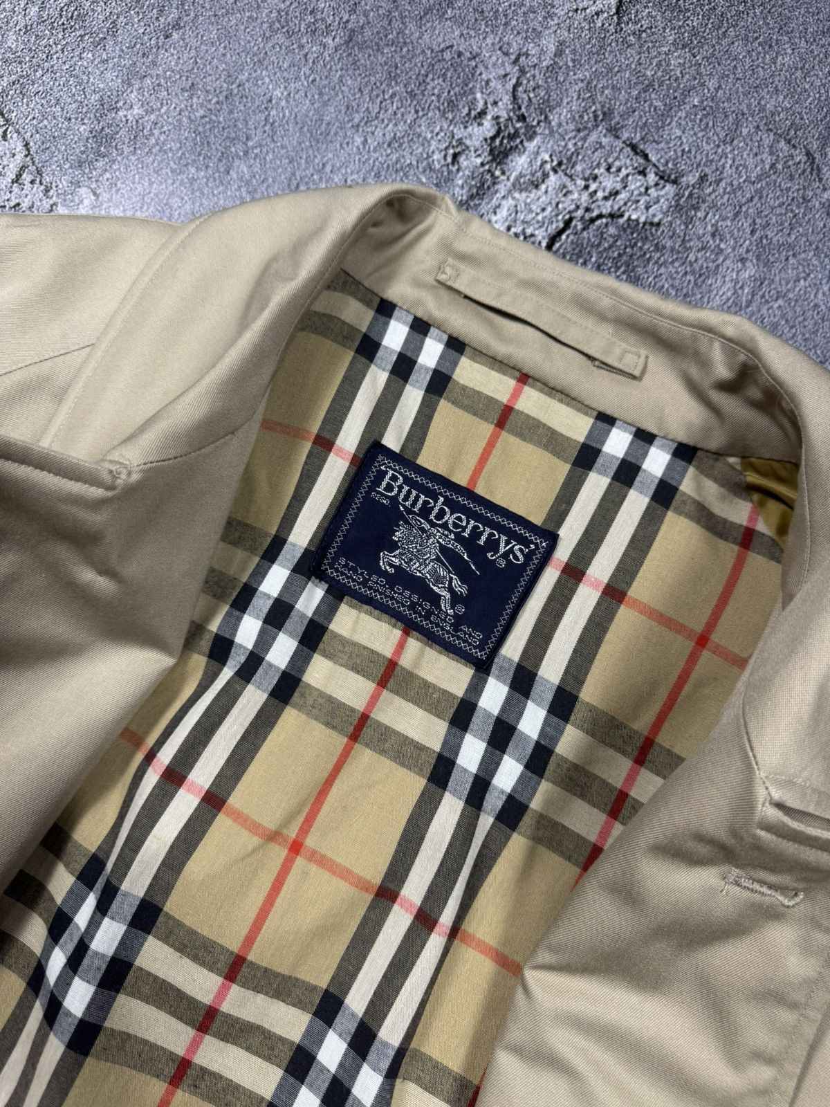 Burberry Burberrys’ Vintage Gabardine Trench Coat — Made in England 🇬🇧 Size US L / EU 52-54 / 3 - 3 Thumbnail