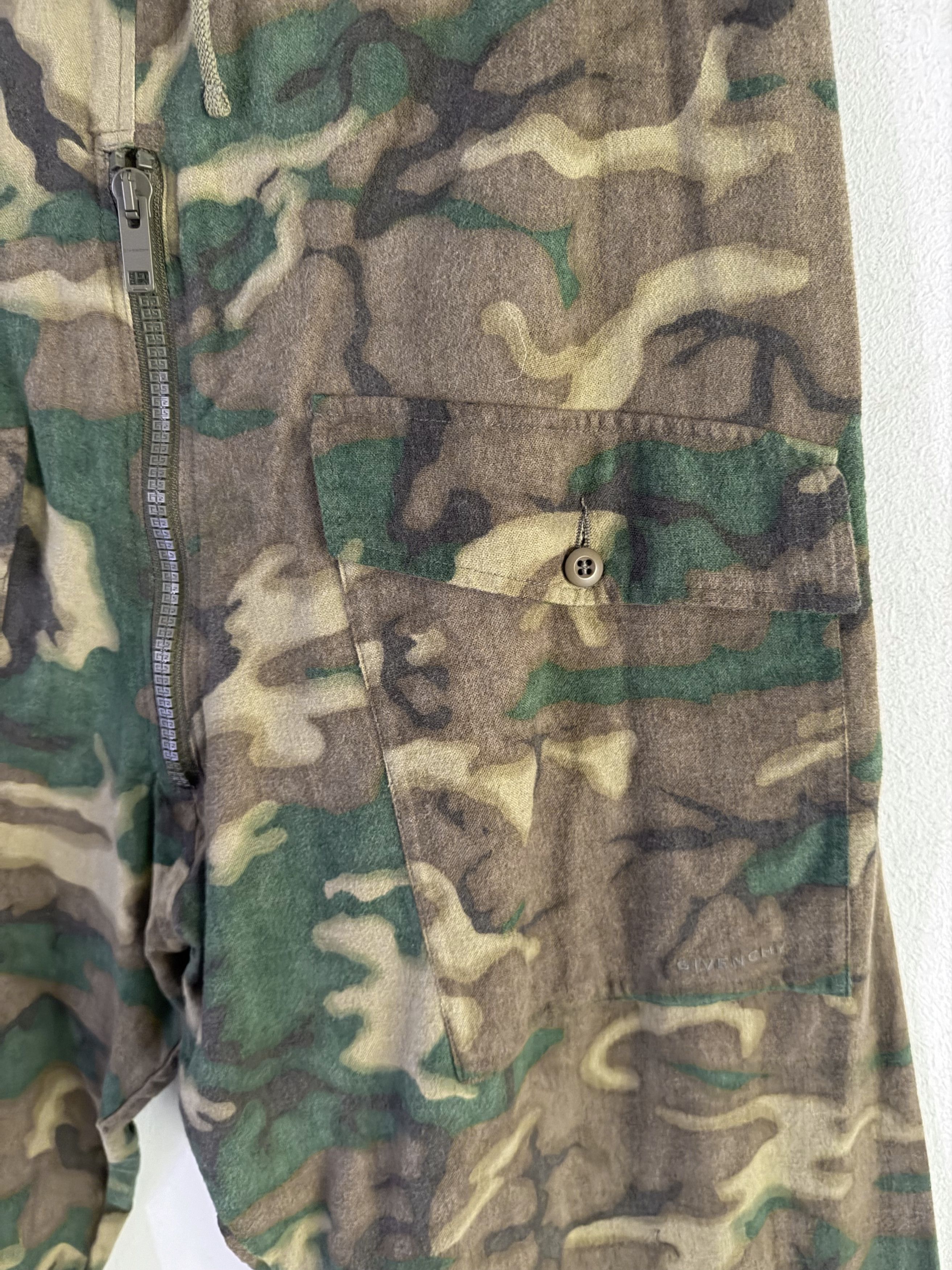 Givenchy Runway FW'23 Oversized Camouflage Cargo Trousers Size US 32 / EU 48 - 8 Thumbnail