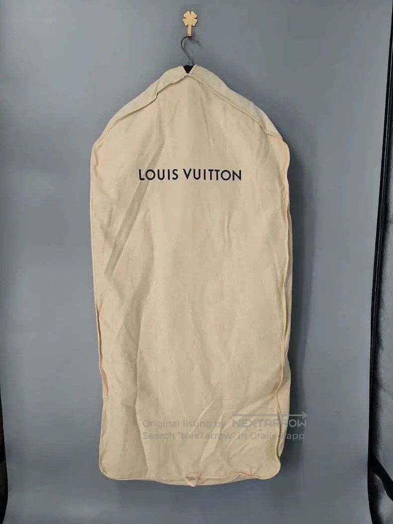 Louis Vuitton LOUIS VUITTON Black Belted Lapel Coat. Size US XS / EU 42 / 0 - 7 Thumbnail