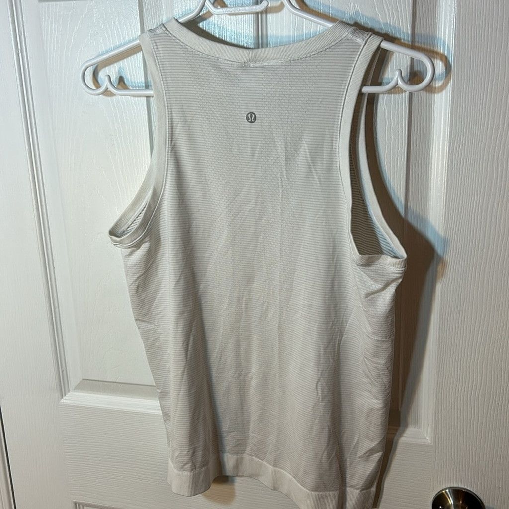 Lululemon Lululemon White striped Sleeveless activewear Top size 6 Size M / US 6-8 / IT 42-44 - 6 Thumbnail