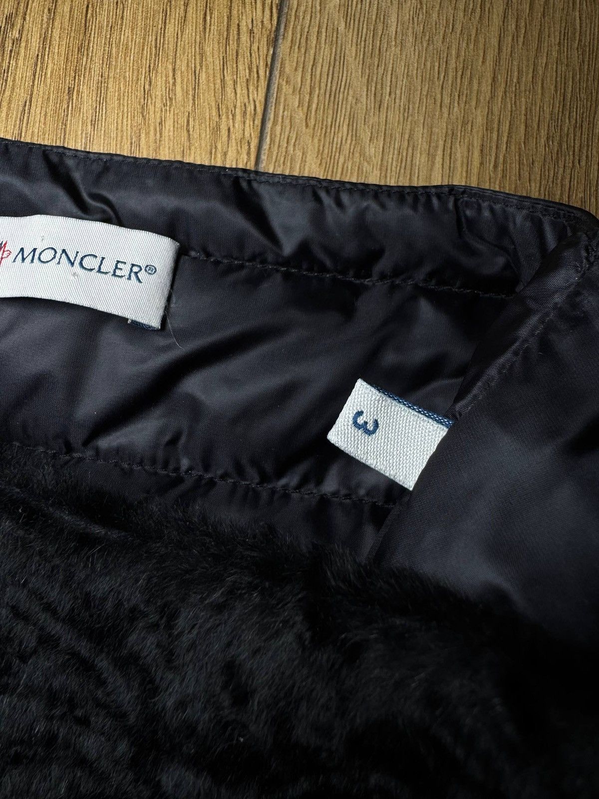 Moncler Women`s Moncler Black Textured Faux-Fur Vest Autentic Size L Size L / US 10 / IT 46 - 14 Thumbnail