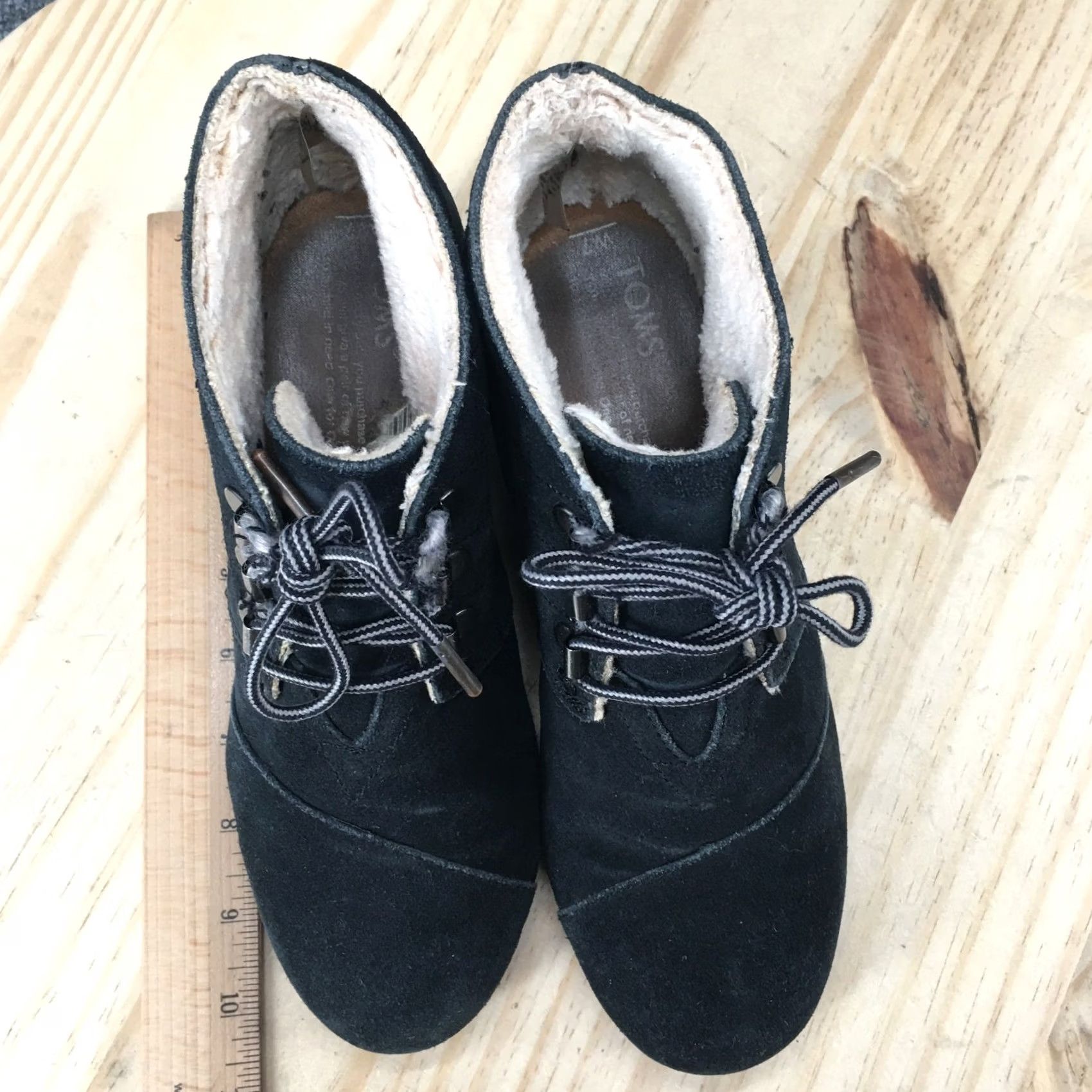 Toms Toms Boots Womens 7 Black Bootie Suede Wedge Lace Up Ankle Comfort Casual Wear Boots Size US 7 / IT 37 - 6 Thumbnail
