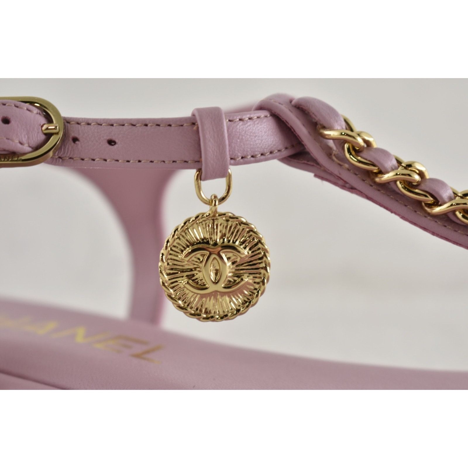 Chanel Chanel Lilac Pink Gold Chain Flat Thong Sandal 39.5 Size US 9.5 / IT 39.5 - 7 Thumbnail