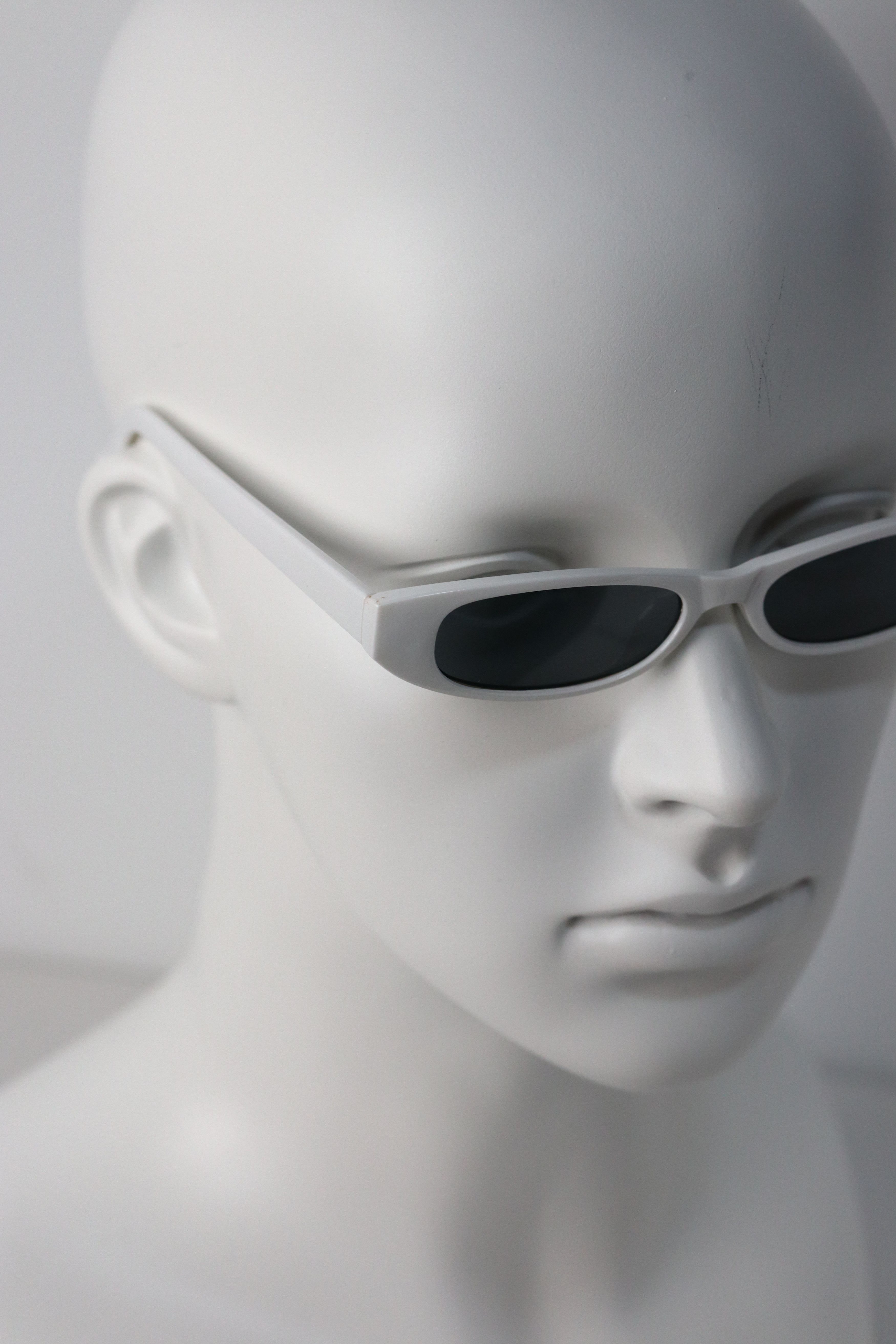 Japanese Brand Y2k Avant Garde Futuristic Rectangle White Sunglasses OS Size ONE SIZE - 6 Thumbnail