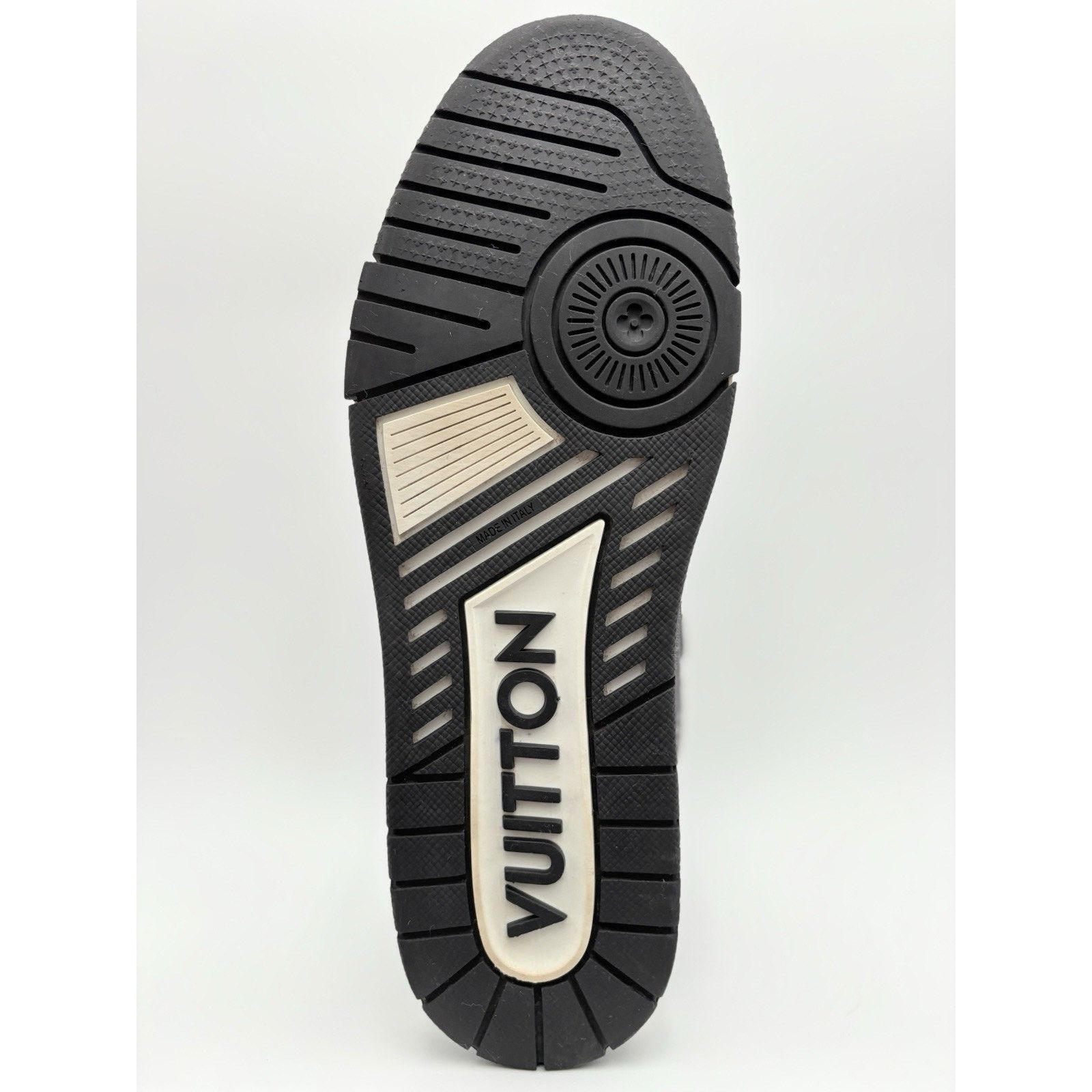 Louis Vuitton 10.5-11 US Louis Vuitton Trainer ' Black White '| VERY CLEAN Size US 11 / EU 44 - 7 Thumbnail