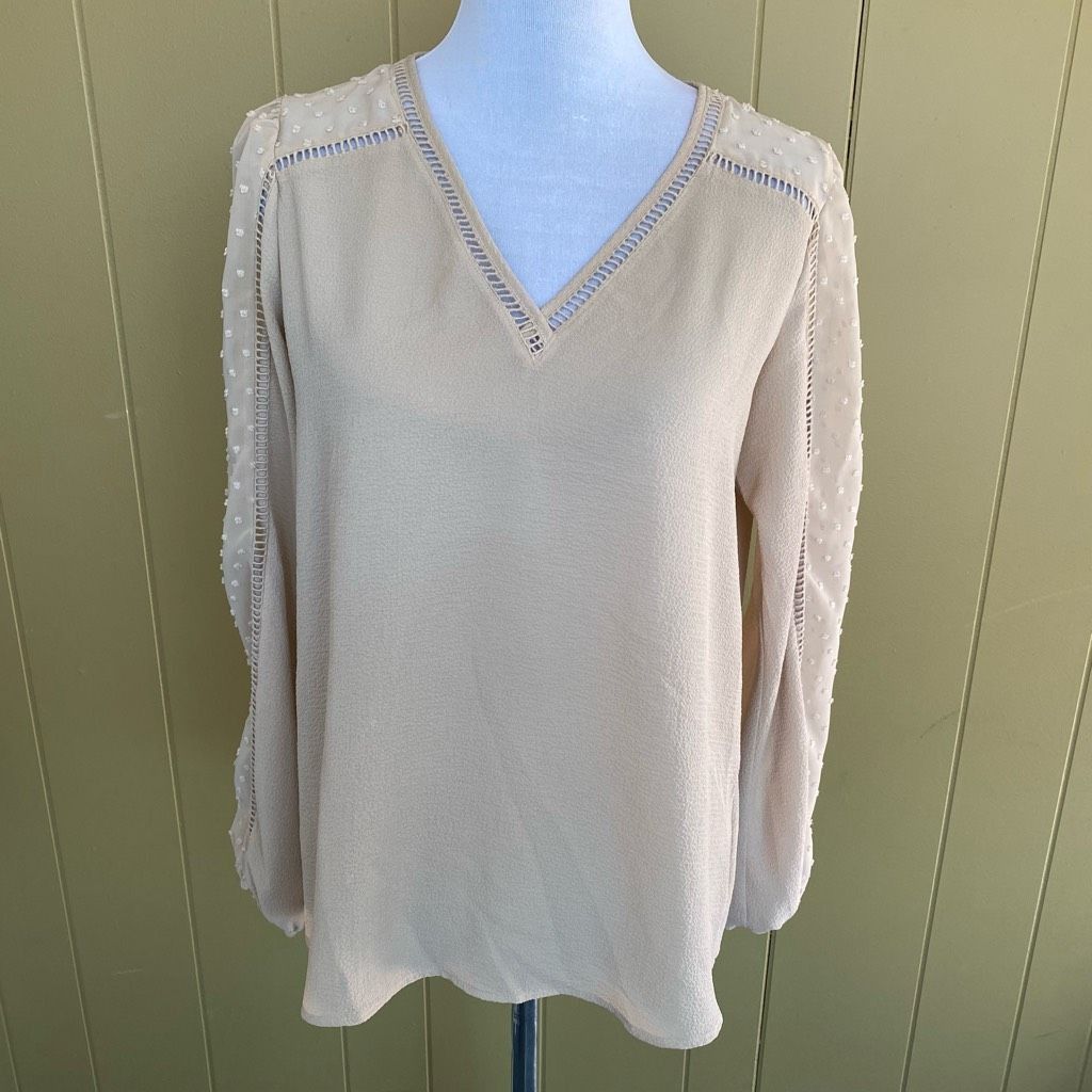 Express Express women M tan Longsleeve semi sheer textured print blo Size M / US 6-8 / IT 42-44 - 1 Thumbnail